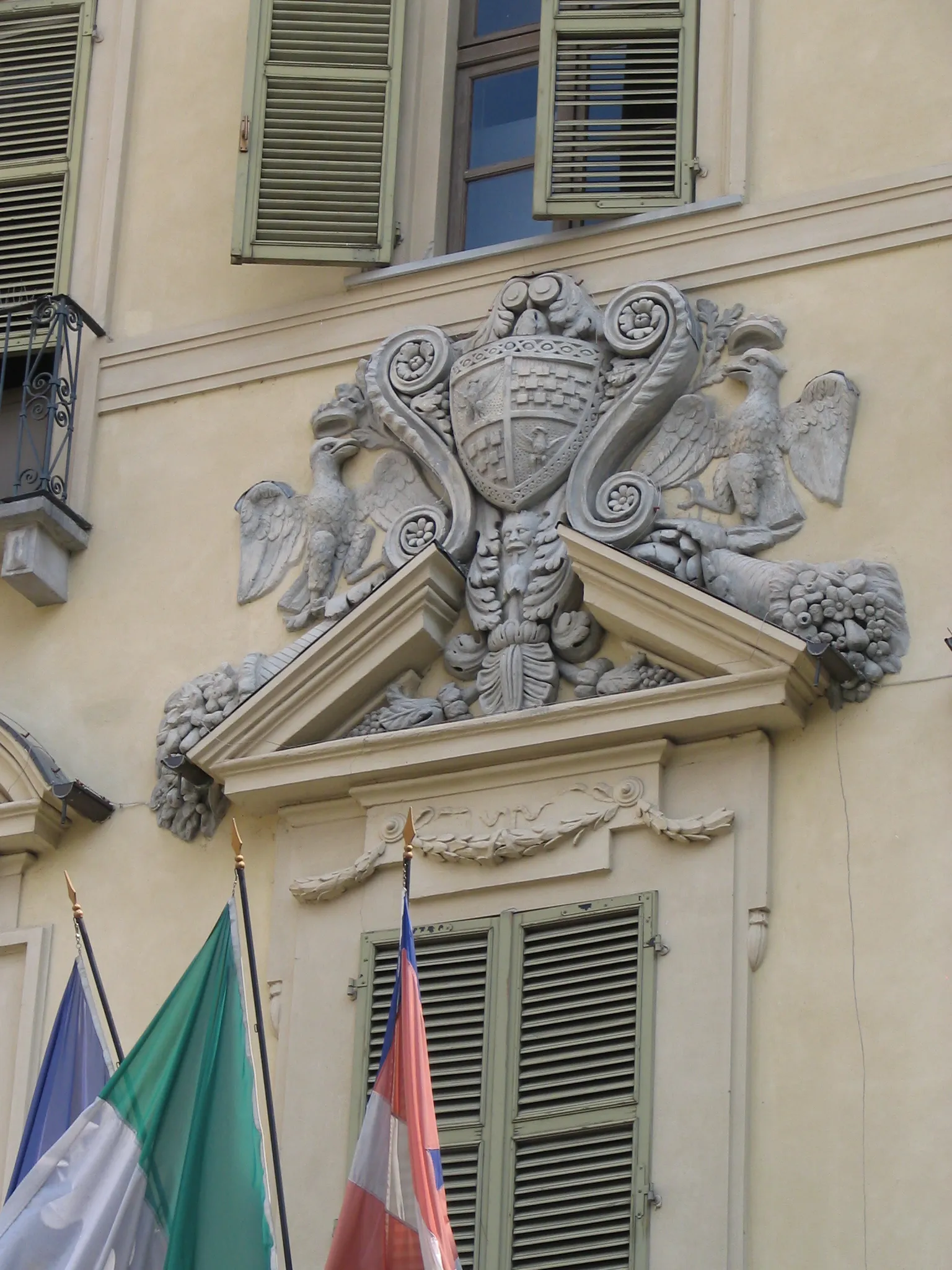Photo showing: S.Damiano d'Asti, Palazzo del Comune, coat of arm