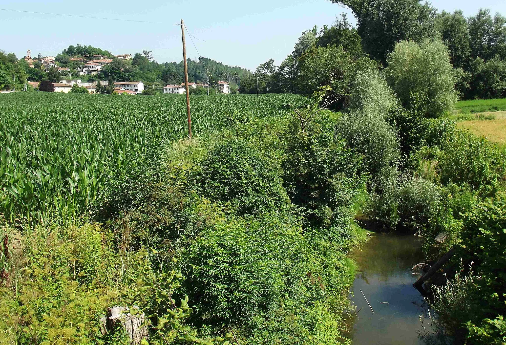 Photo showing: Rio di Monale and, on its left, the village of Cortandone (AT, Italy)