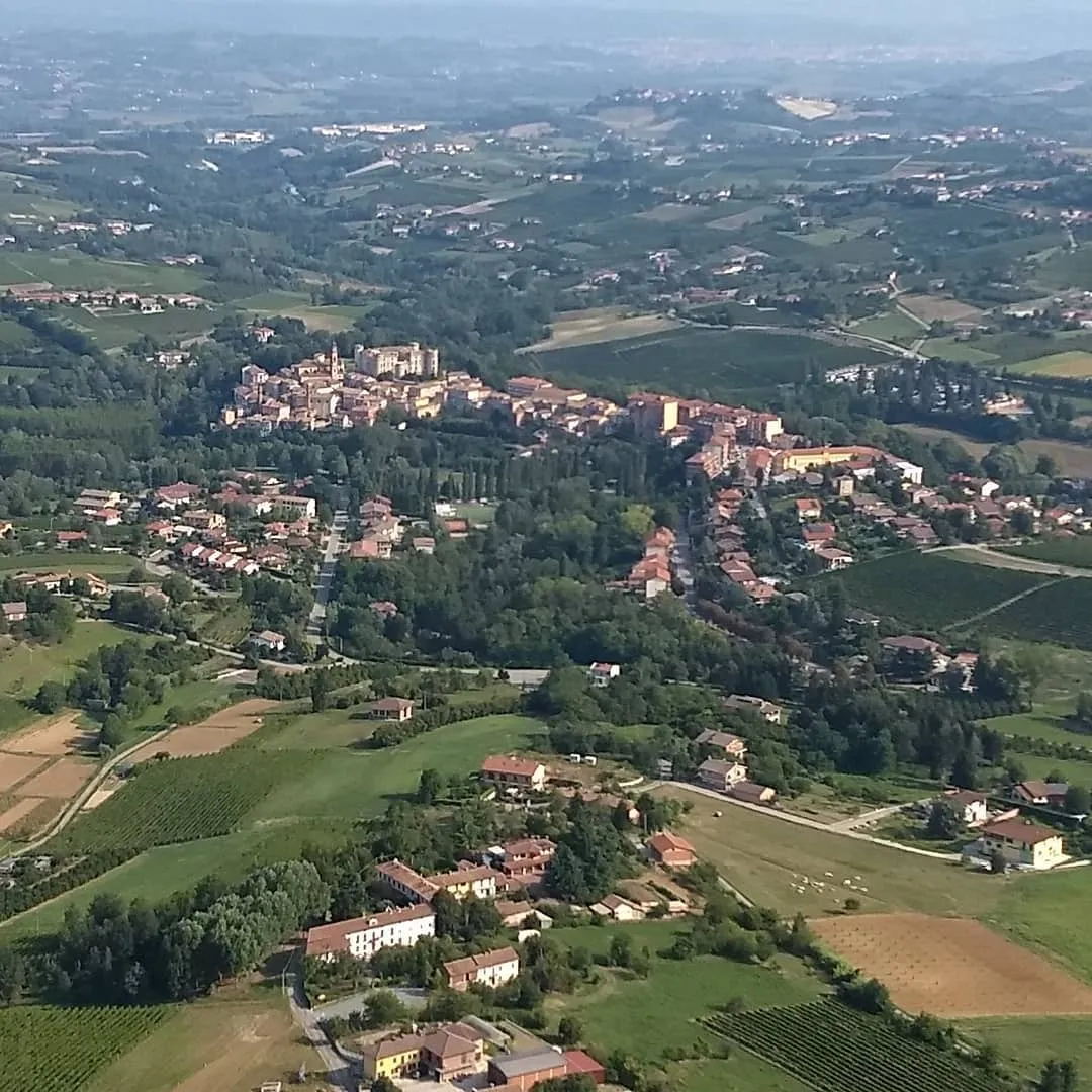 Photo showing: Veduta aerea di Costigliole d'Asti