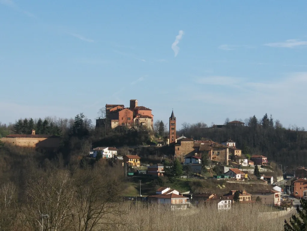 Photo showing: A general view of the Piedmontese village of Cortazzone