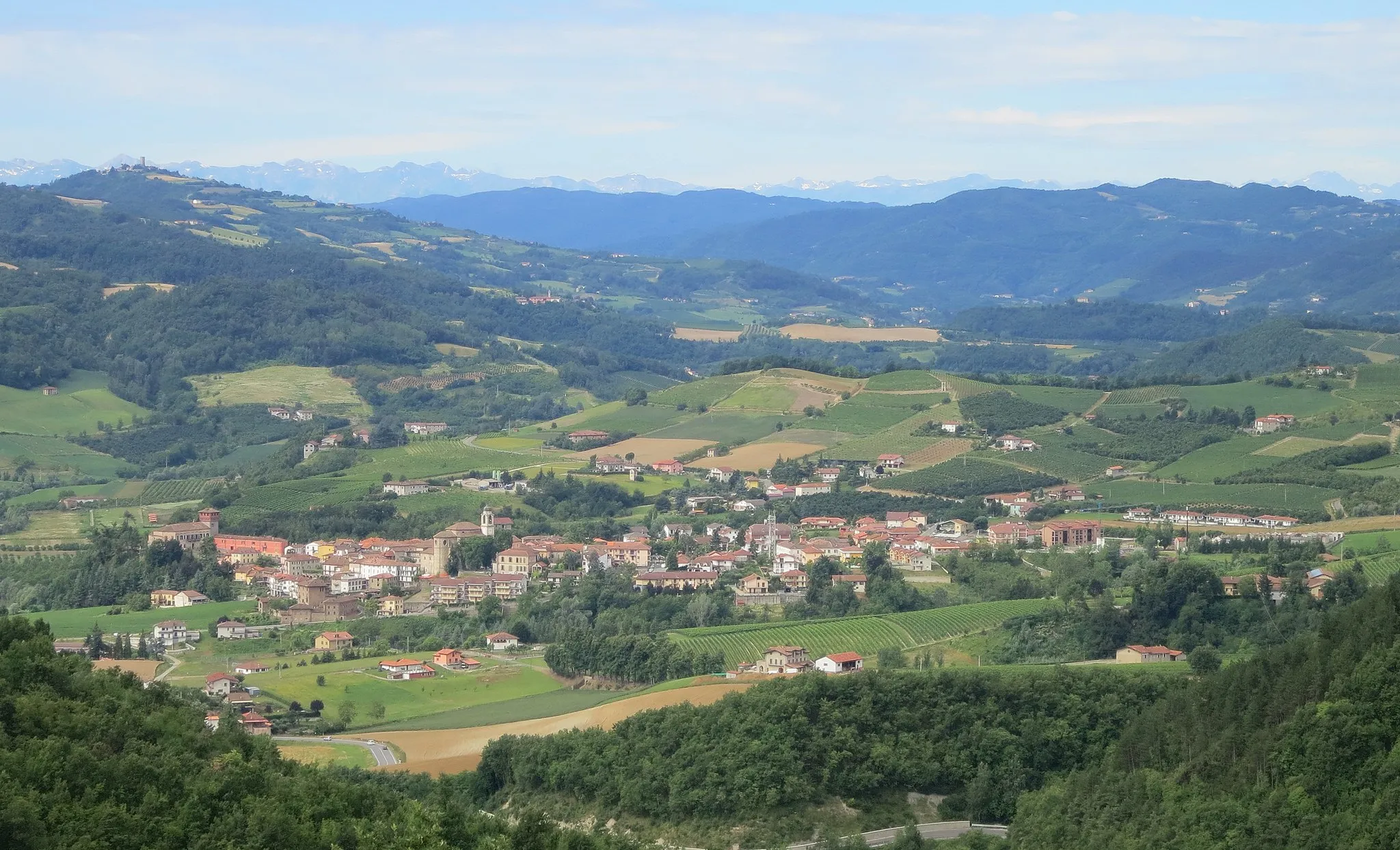 Photo showing: Bubbio in Piemonte, panorama 2014