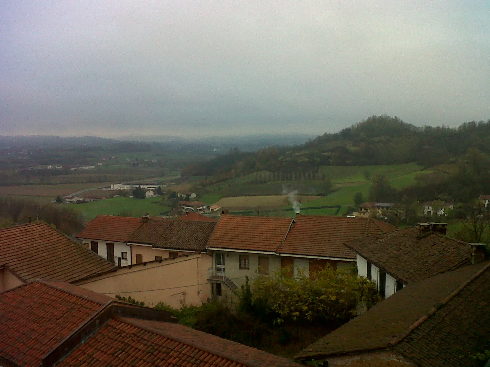 Photo showing: Panorama autunnale a Celle Enomondo (AT), Italia.