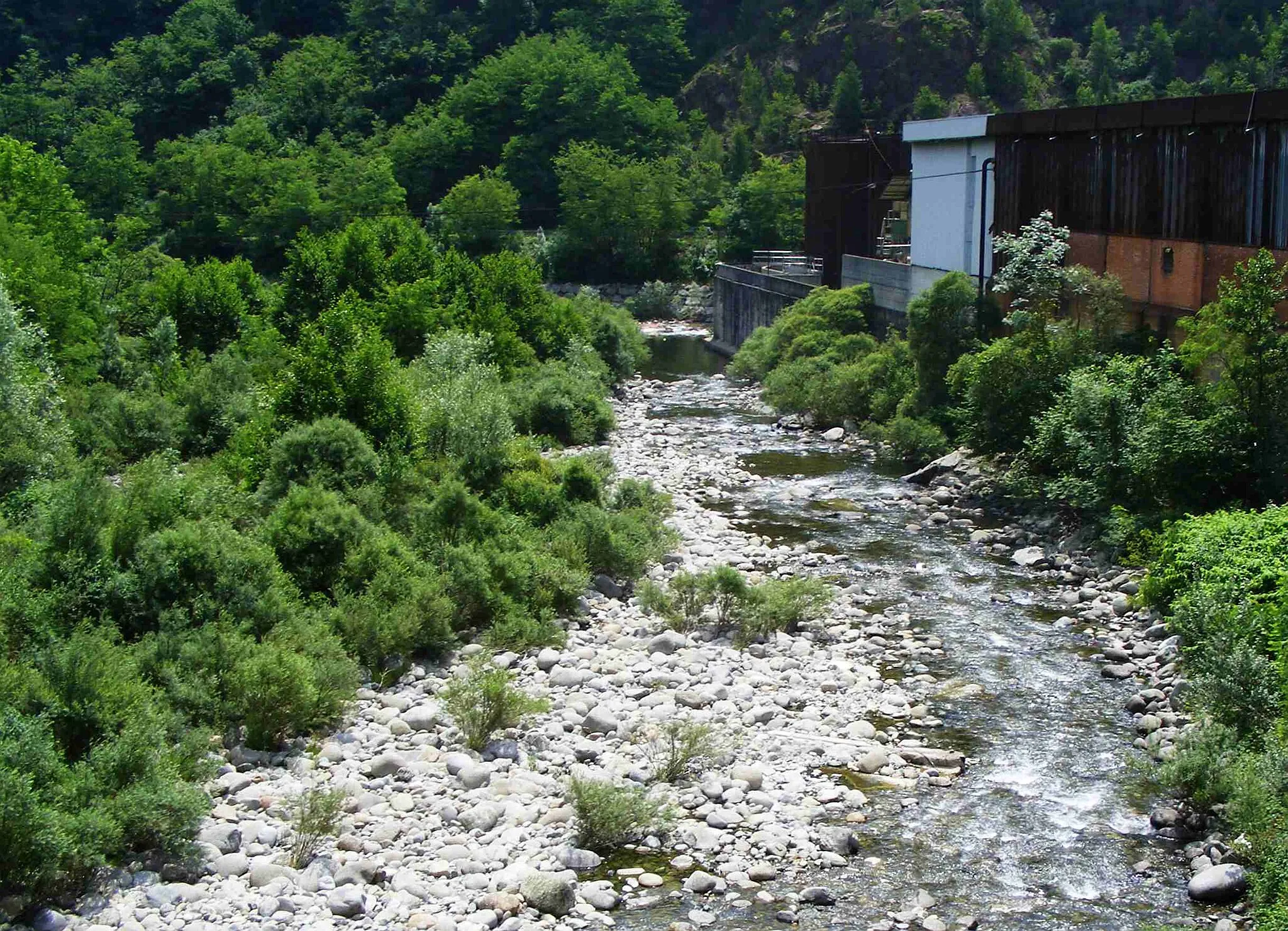 Photo showing: Strona di Postua creek near its confluence in the Sessera (BI,VC - Italy)