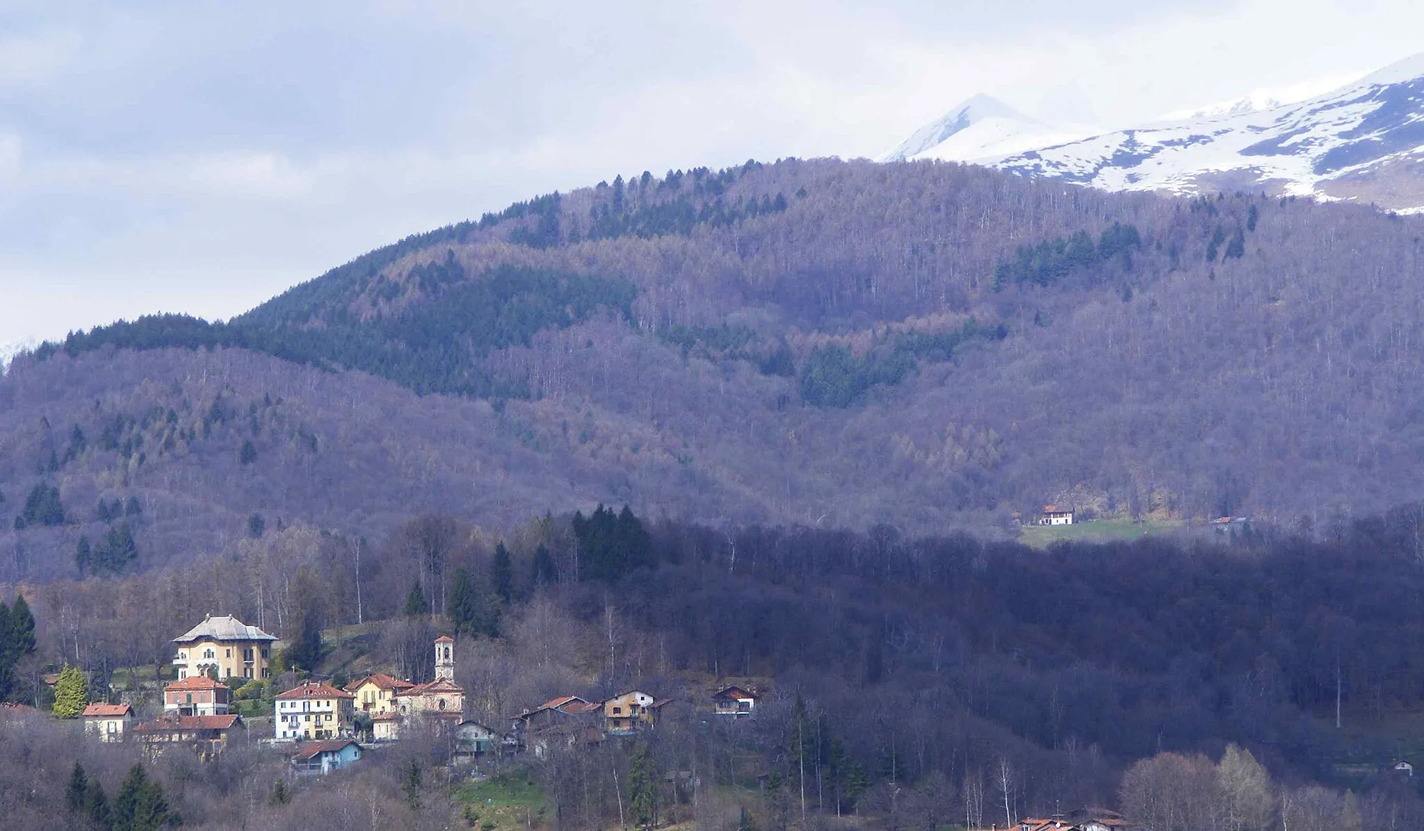 Photo showing: Panorama of Bioglio (BI, Italy) from Pettinengo