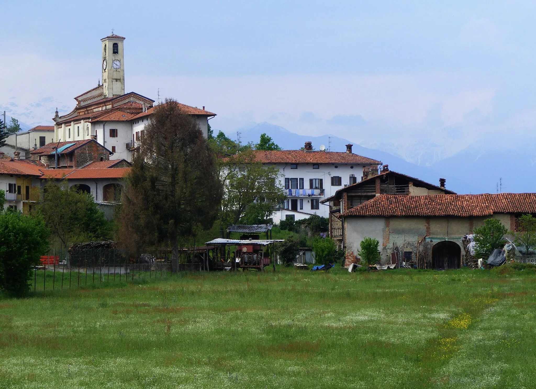 Photo showing: Cerrione (BI): the church from the Olobbia creek banks