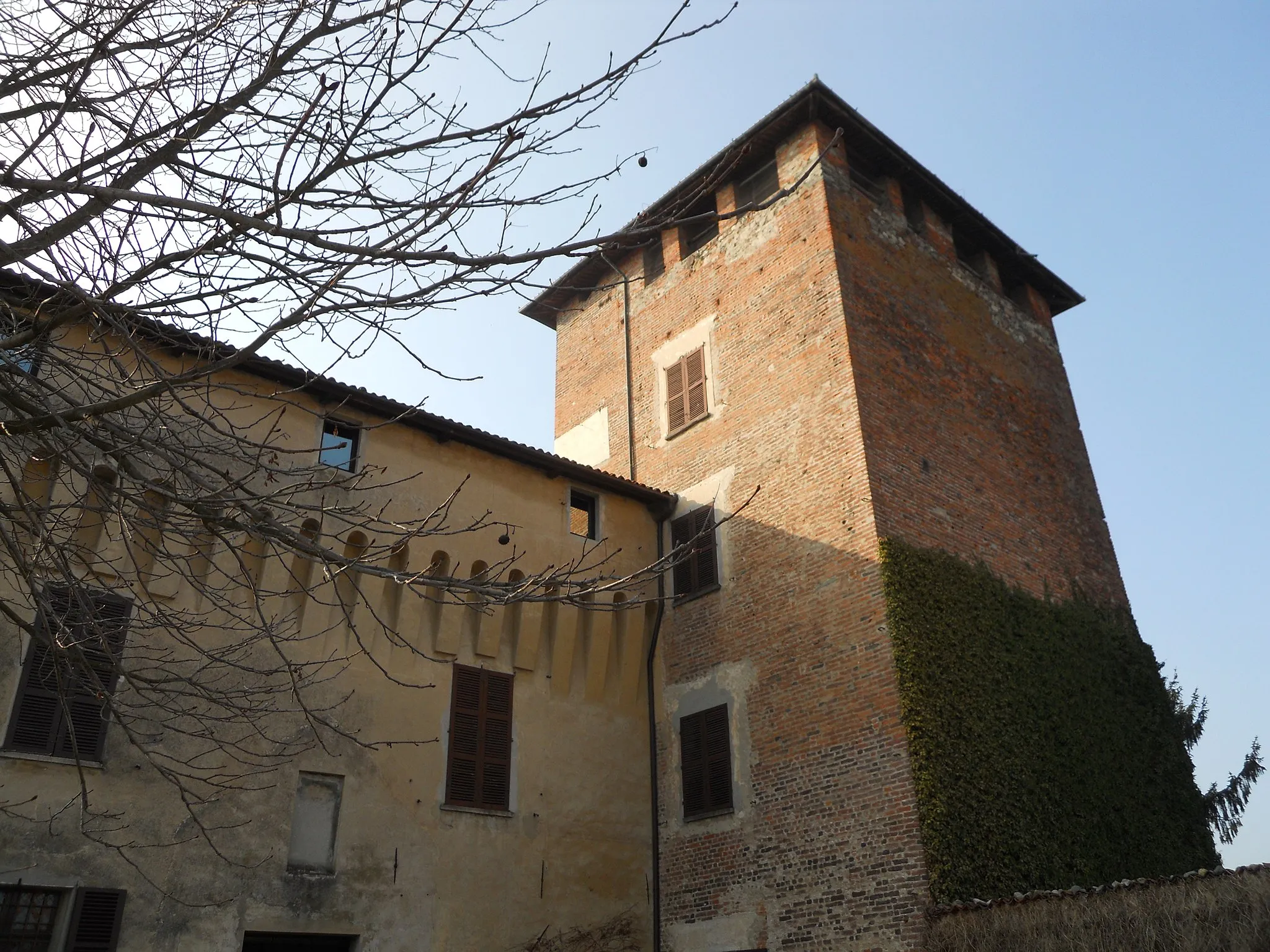 Photo showing: Particolare della torre del Castello di Roppolo, vista dal cortile interno