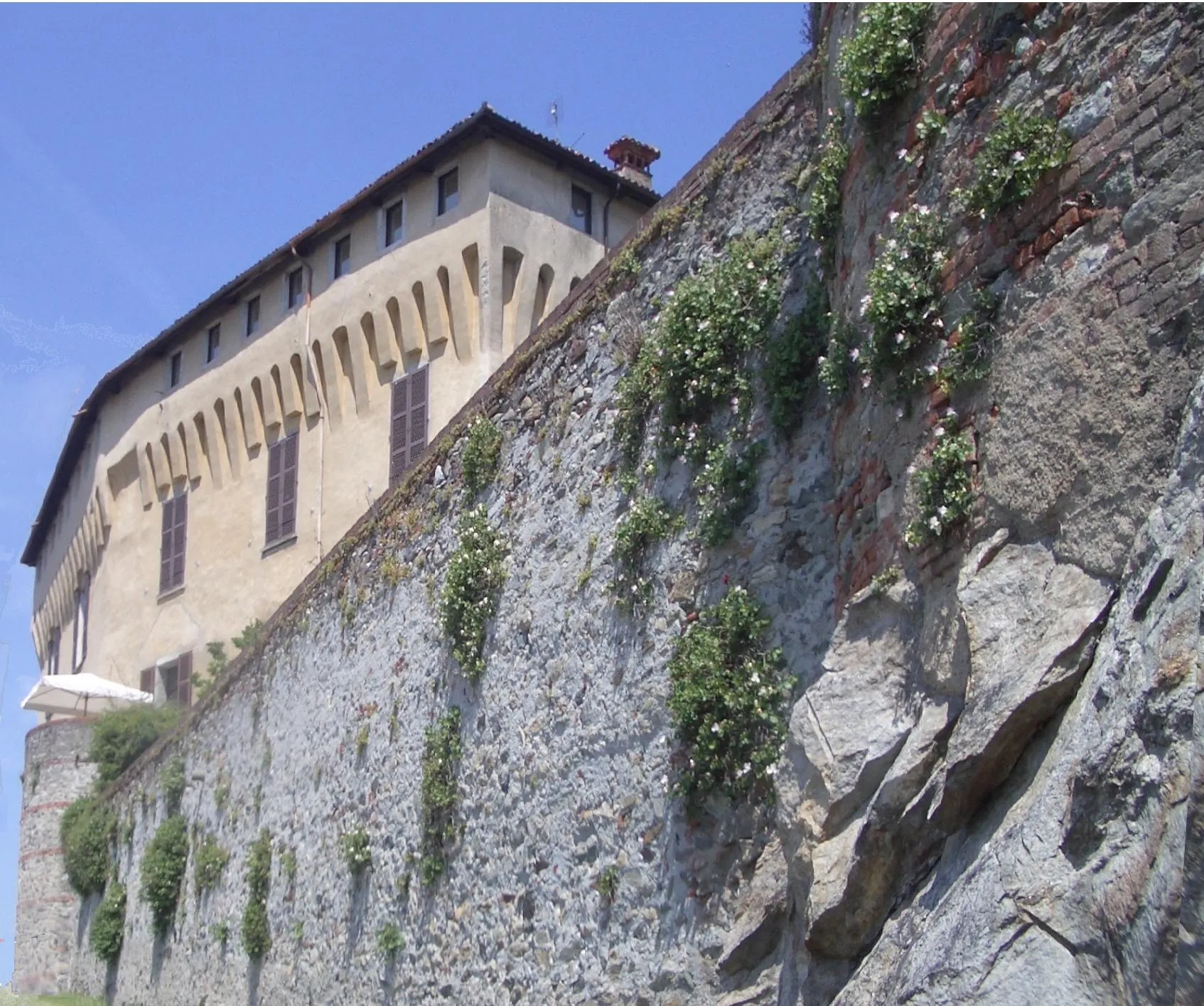 Photo showing: The medieval castle, Roppolo, Province of Biella, Italy