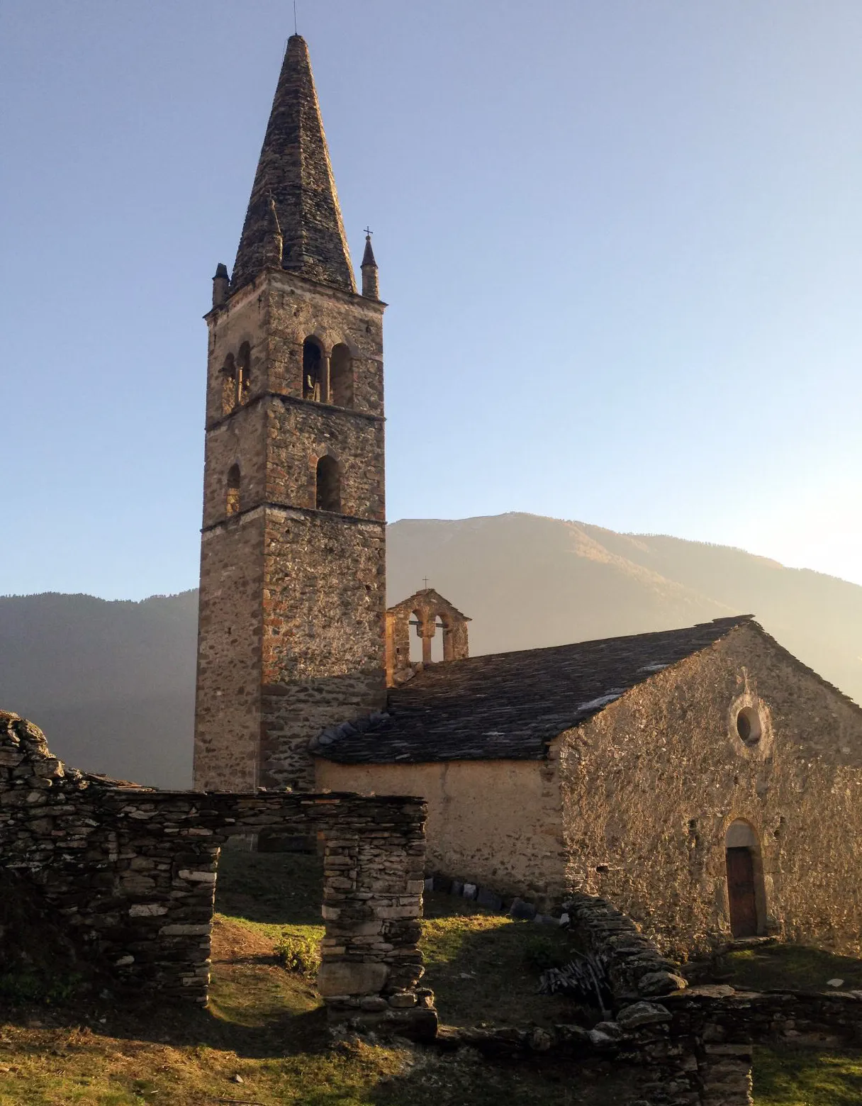 Photo showing: Chiesa di San Pietro e Paolo (San Peyre) a Stroppo