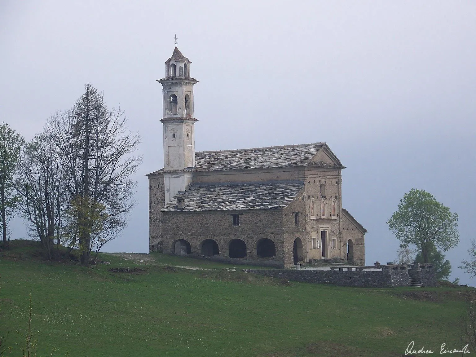 Photo showing: Vista dalla strada che dall'abitato di Morinesio conduce al santuario