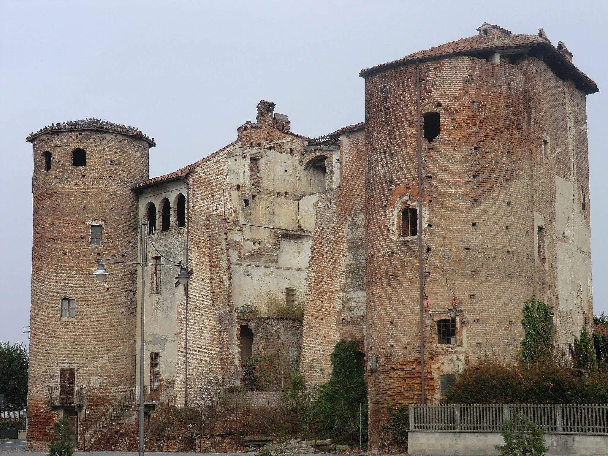 Photo showing: Cavallerleone (Cuneo - Italia): castello (sec XIV)