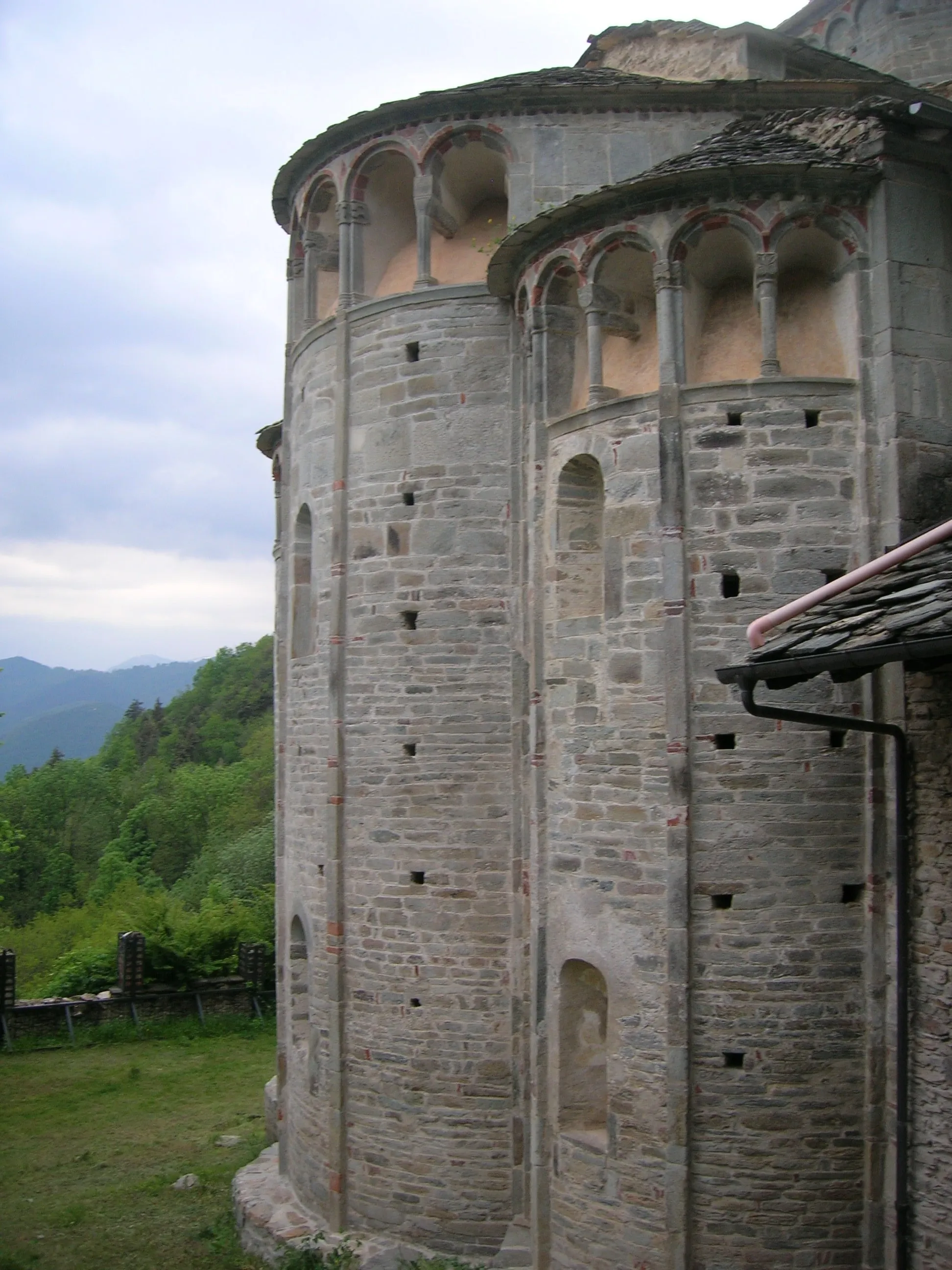 Photo showing: "Santuario di San Costanzo al Monte" (XII sec.) - Villar San Costanzo (Cuneo, Piemonte, Italy)