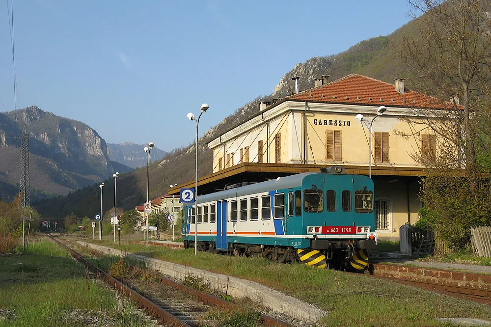 Photo showing: Stazione ferroviaria di Garessio. In sosta l'automotrice ALn 663.1198.