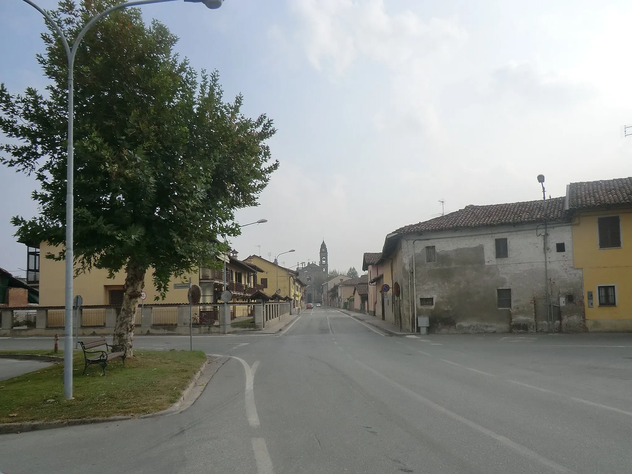 Photo showing: Monasterolo di Savigliano (Cuneo - Italia) - via Mazzini, strada di accesso da Ruffia/Villanova Solaro