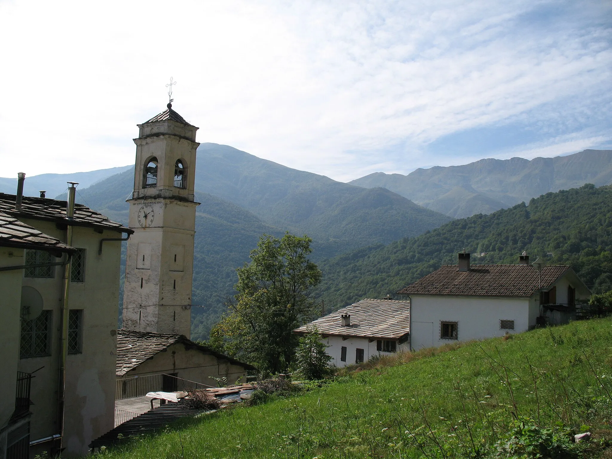 Photo showing: Campanile delle chiesa di Oncino