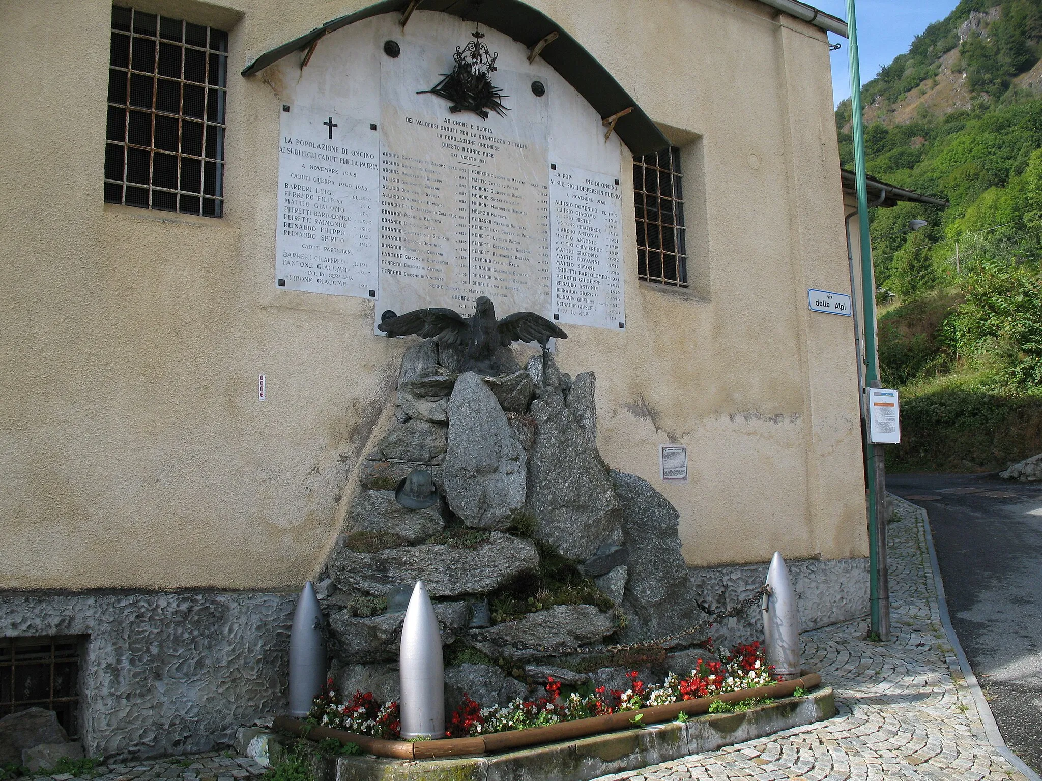 Photo showing: Monumento ai caduti di Oncino