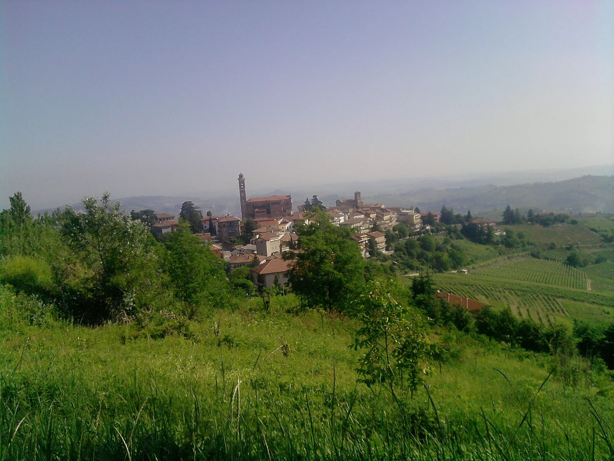 Photo showing: Panorama di Castiglione Tinella