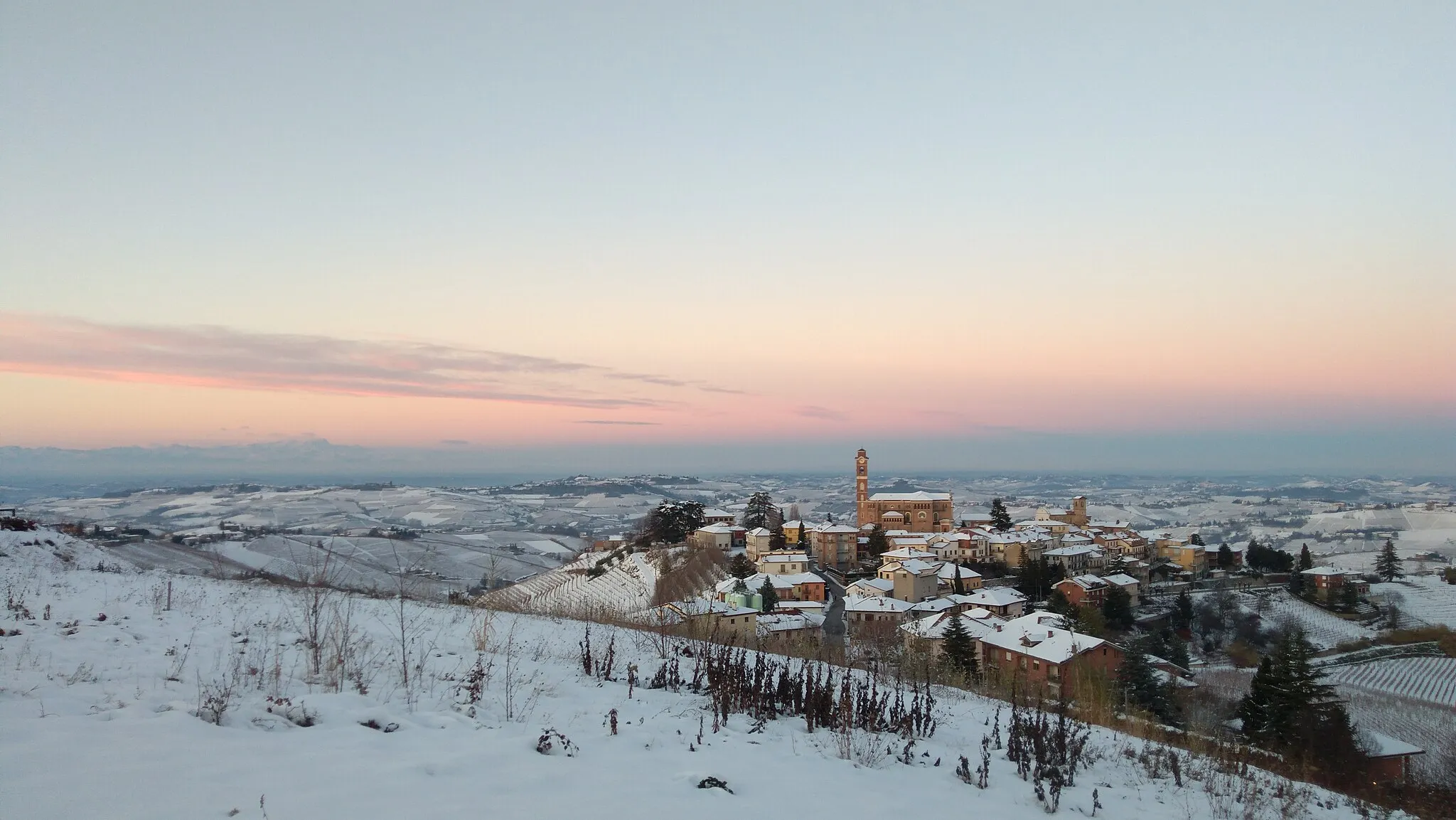 Photo showing: Snowy landscape of Castiglione Tinella, Italy
