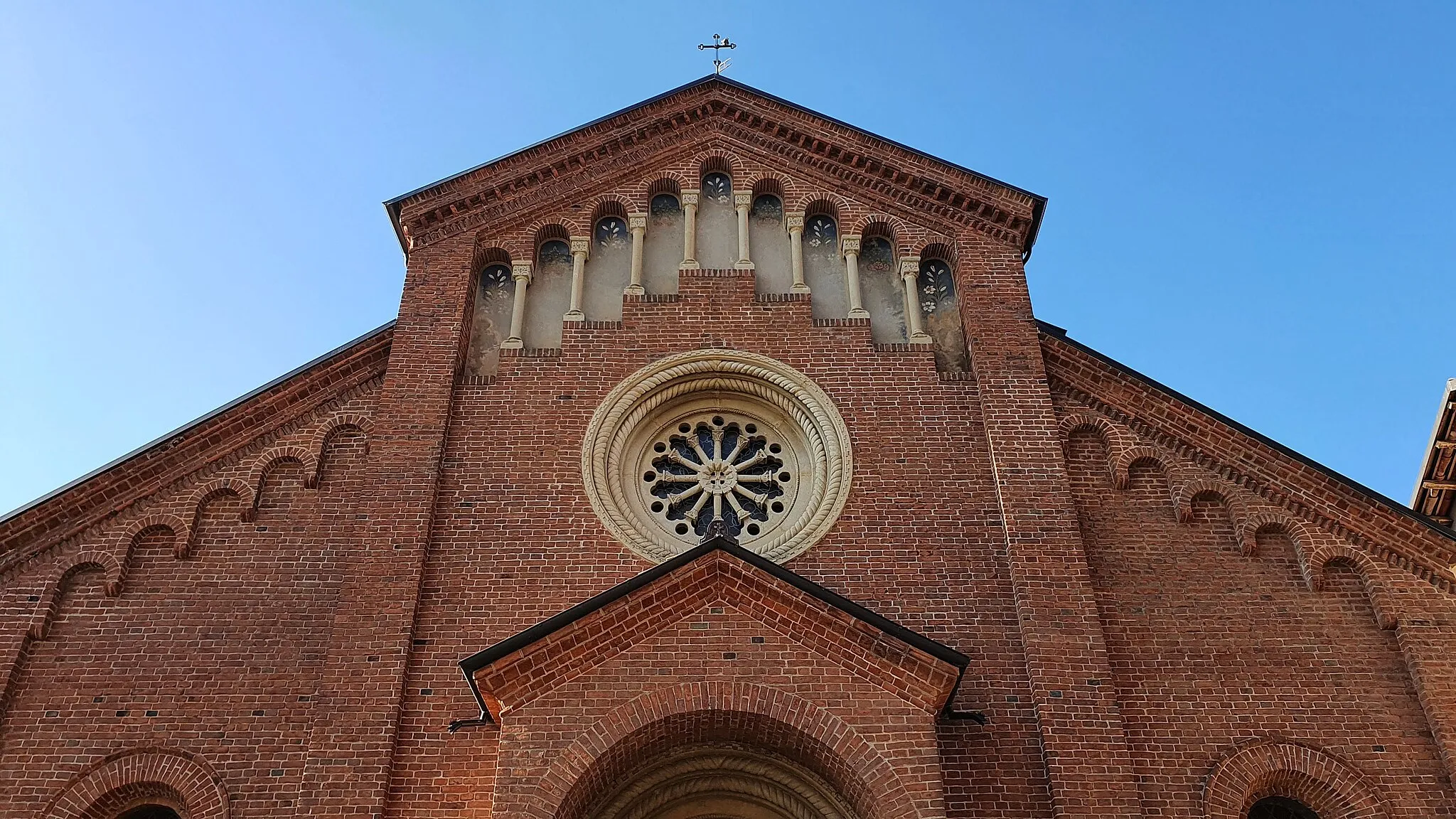 Photo showing: Facciata della chiesa di Maria Vergine Assunta di Cervere