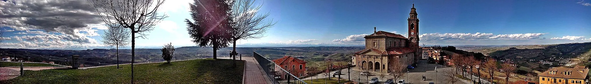 Photo showing: Landscape of the Langhe seen from the panoramic point of Diano d'Alba