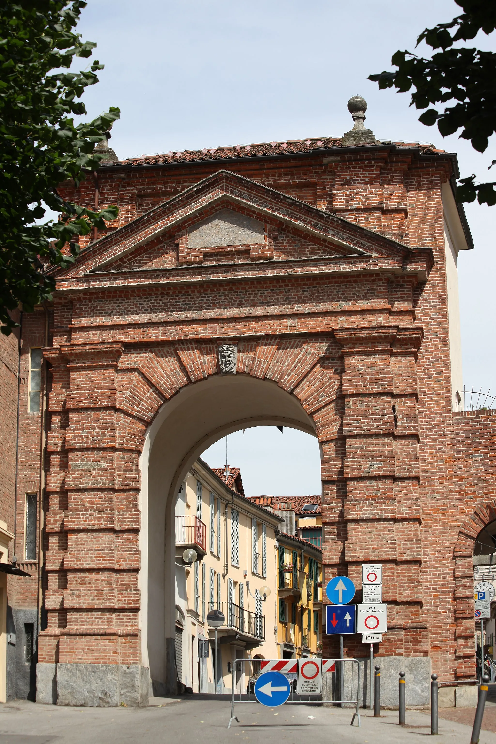 Photo showing: Porta San Martino (2)