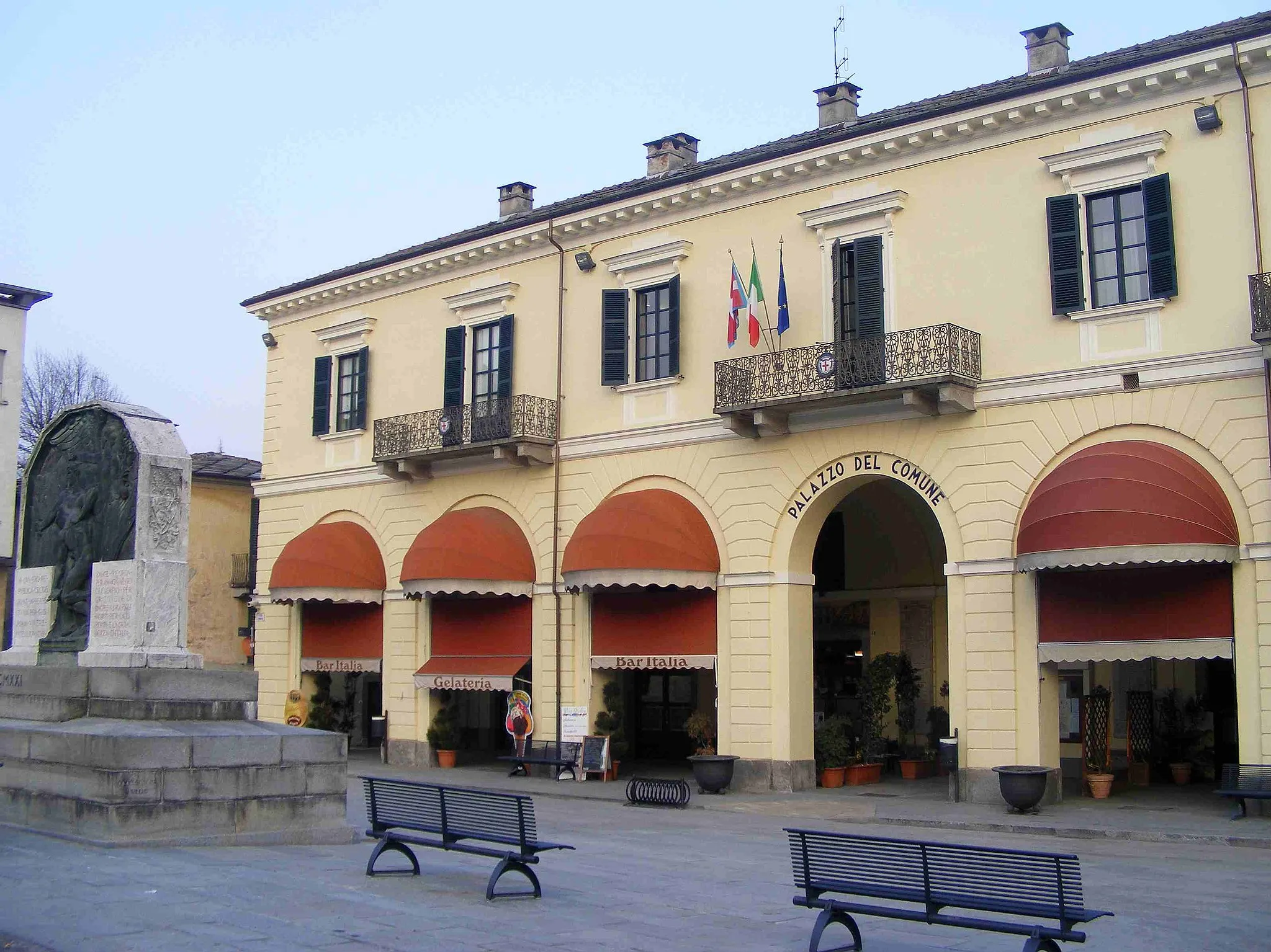 Photo showing: Barge (CN, Italy): town hall