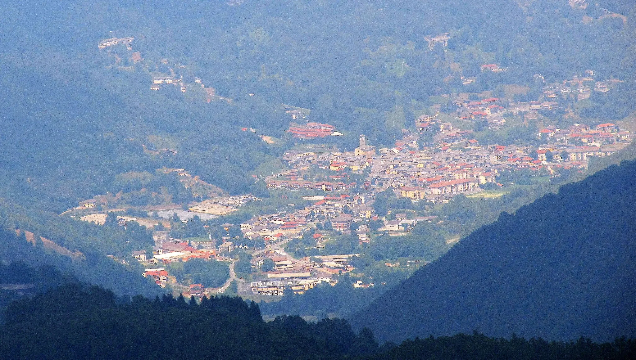Photo showing: Brossasco (CN, Italy) from Ciabra pass