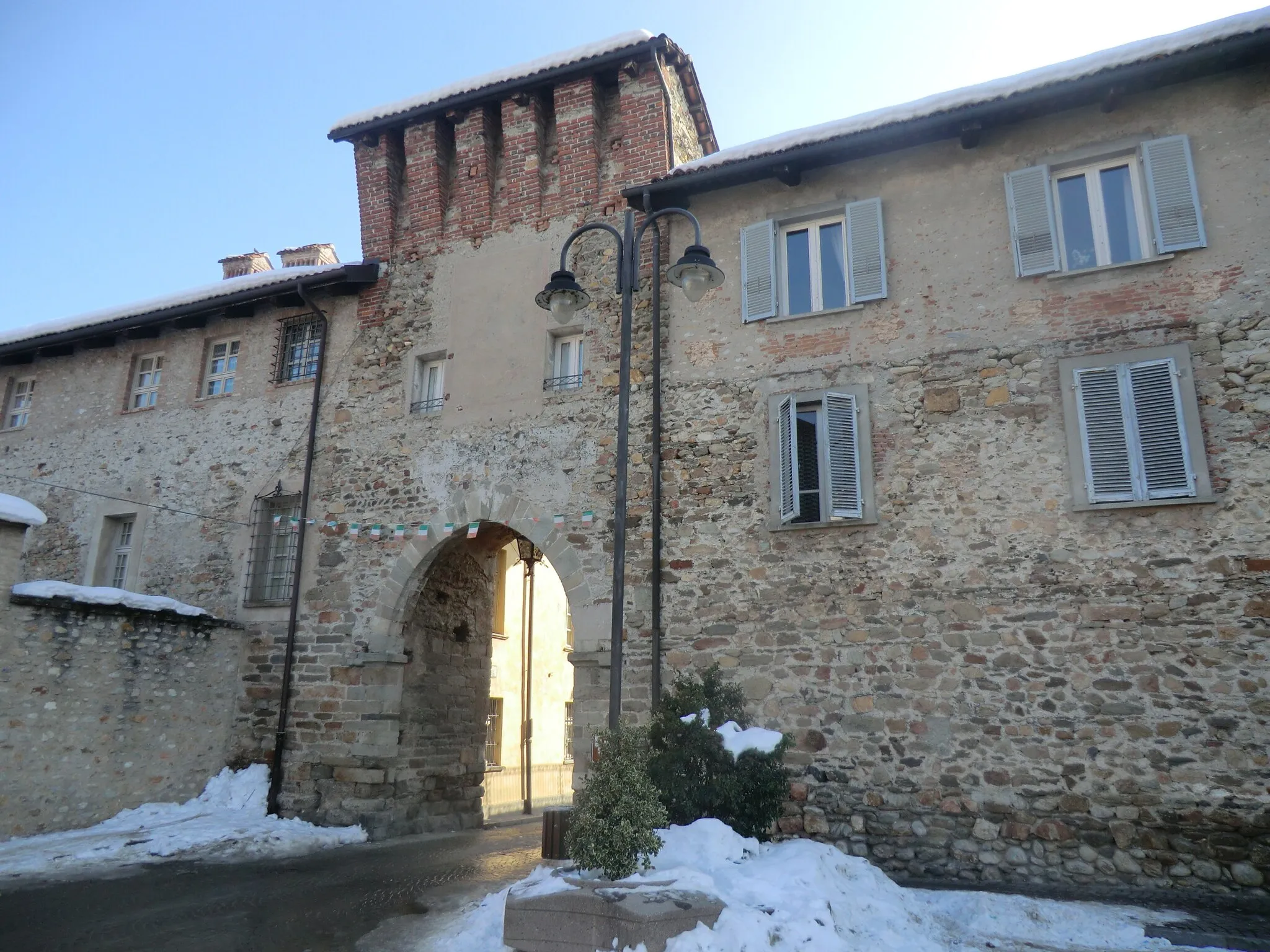 Photo showing: Busca (Cuneo): porta Santa Maria (XV/XVI sec.)