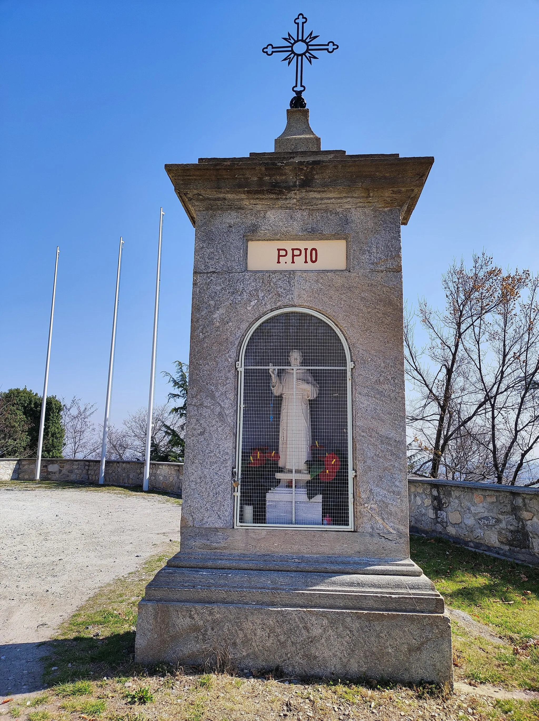 Photo showing: Wayside shrine in Caraglio, Italy
