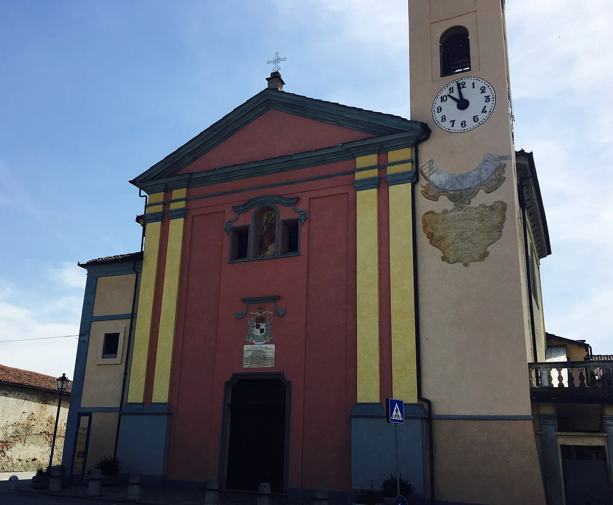 Photo showing: Facciata della Parrocchia di Santa Caterina a Cardè, dopo i lavori di restauro