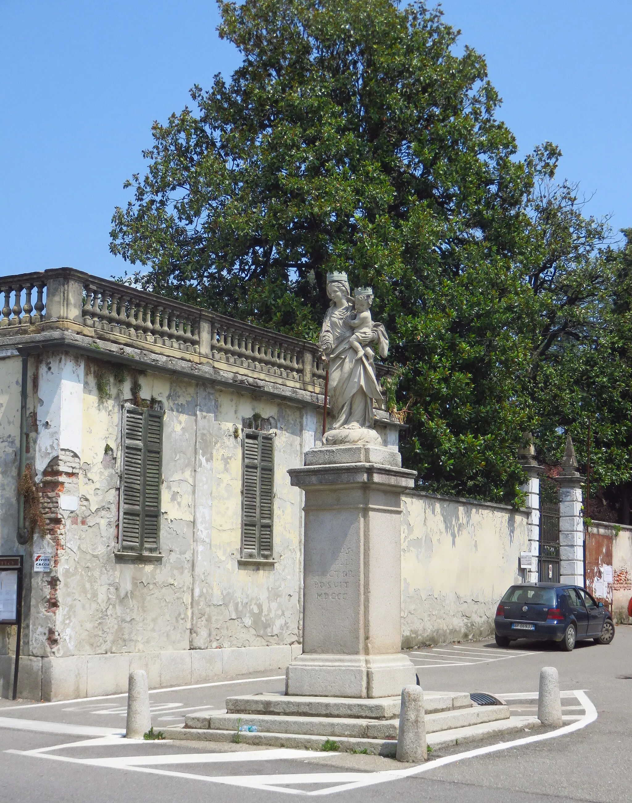 Photo showing: Sizzano statua della Madonna del Rosario