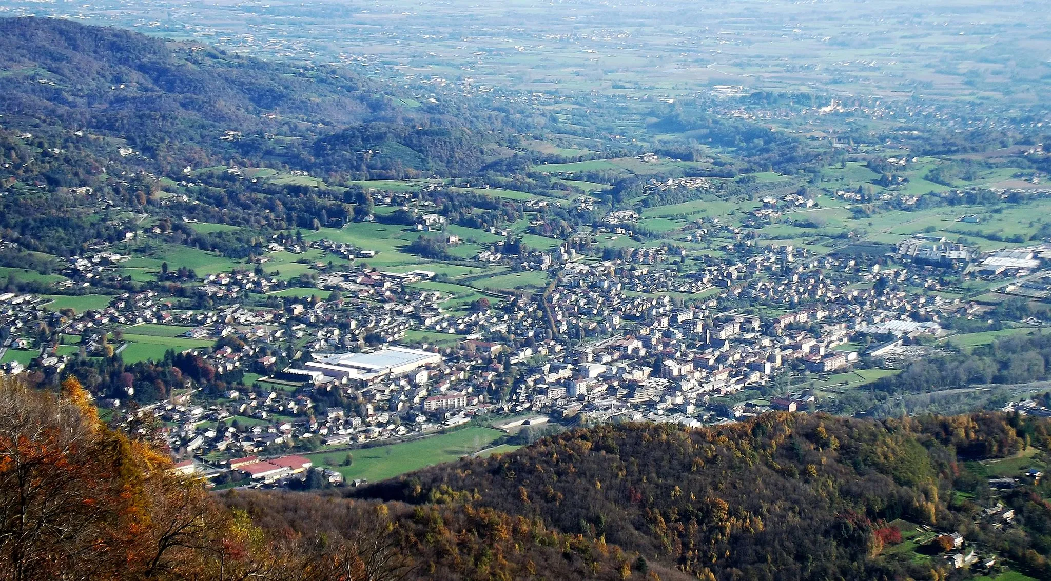 Photo showing: Luserna San Giovanni (TO, Italy) from Rocca Berra