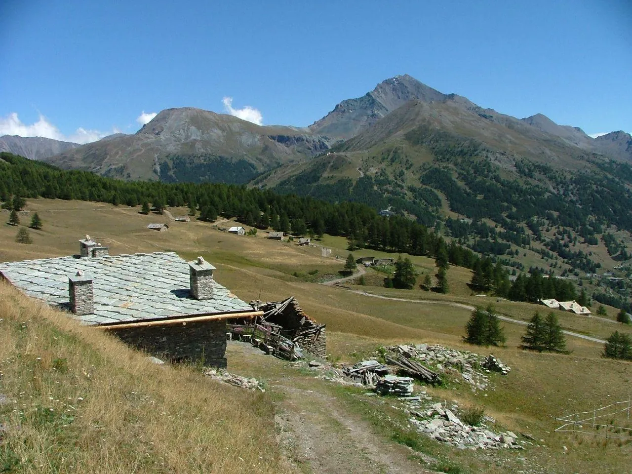 Photo showing: Monte Motta a Sestriere, Piemonte, Italia (a sinistra) Monte Motta