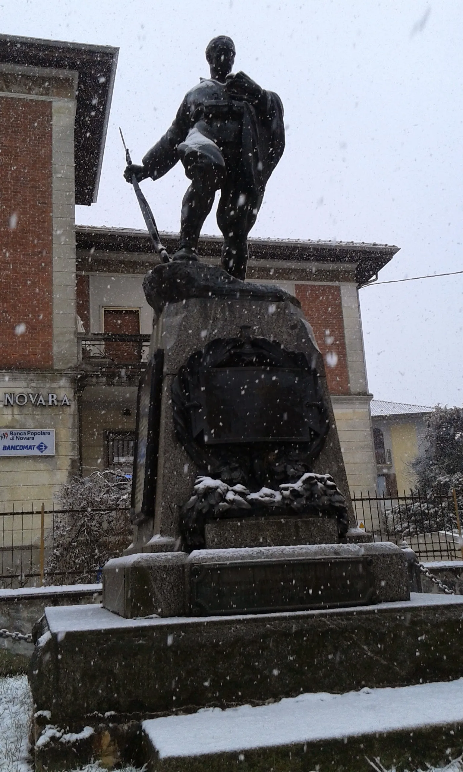 Photo showing: Monumento ai caduti in Piazza Cacciami di Grignasco. NO