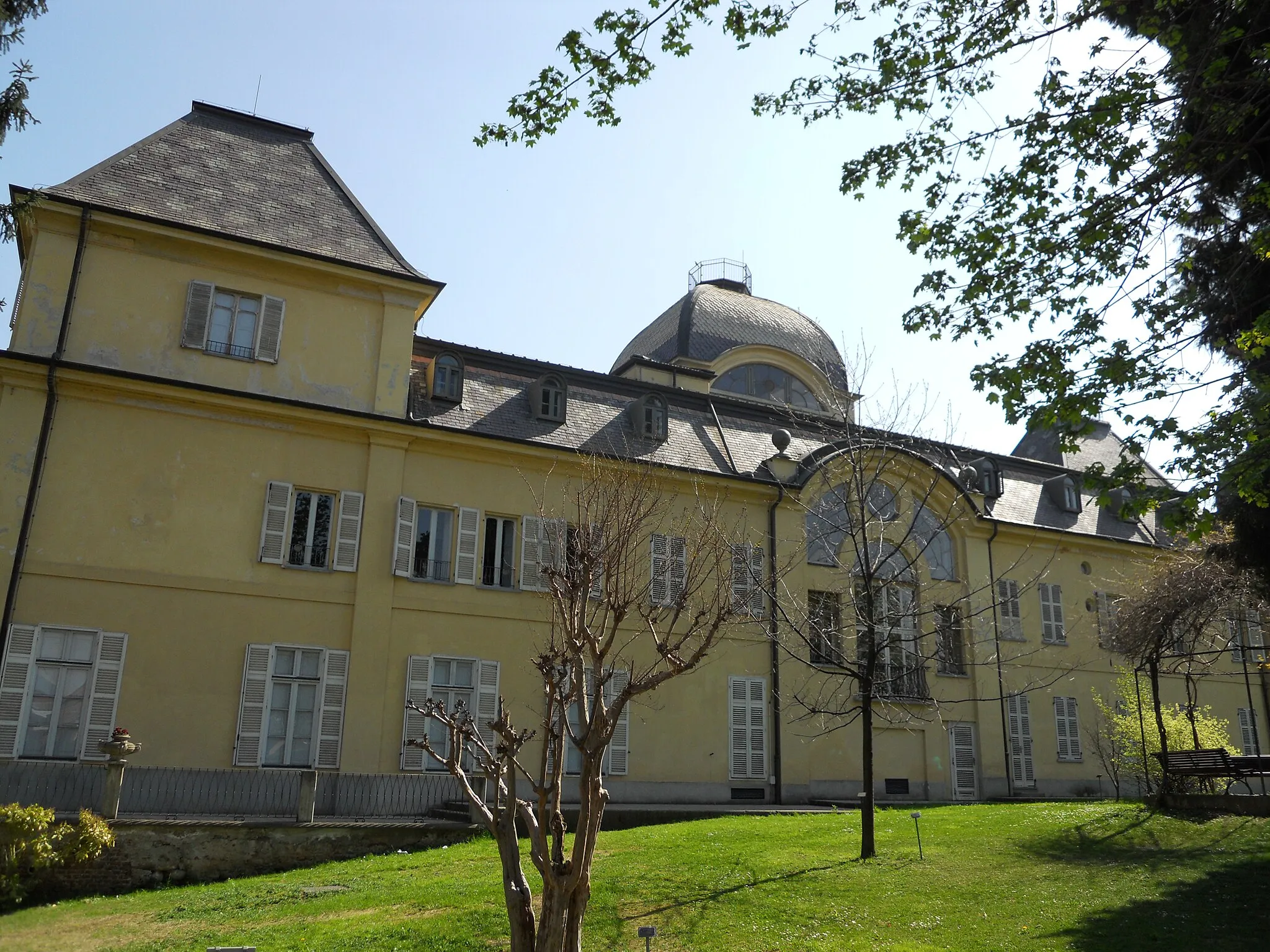 Photo showing: La Villa Leumann, sede  municipale ed il parco circostante