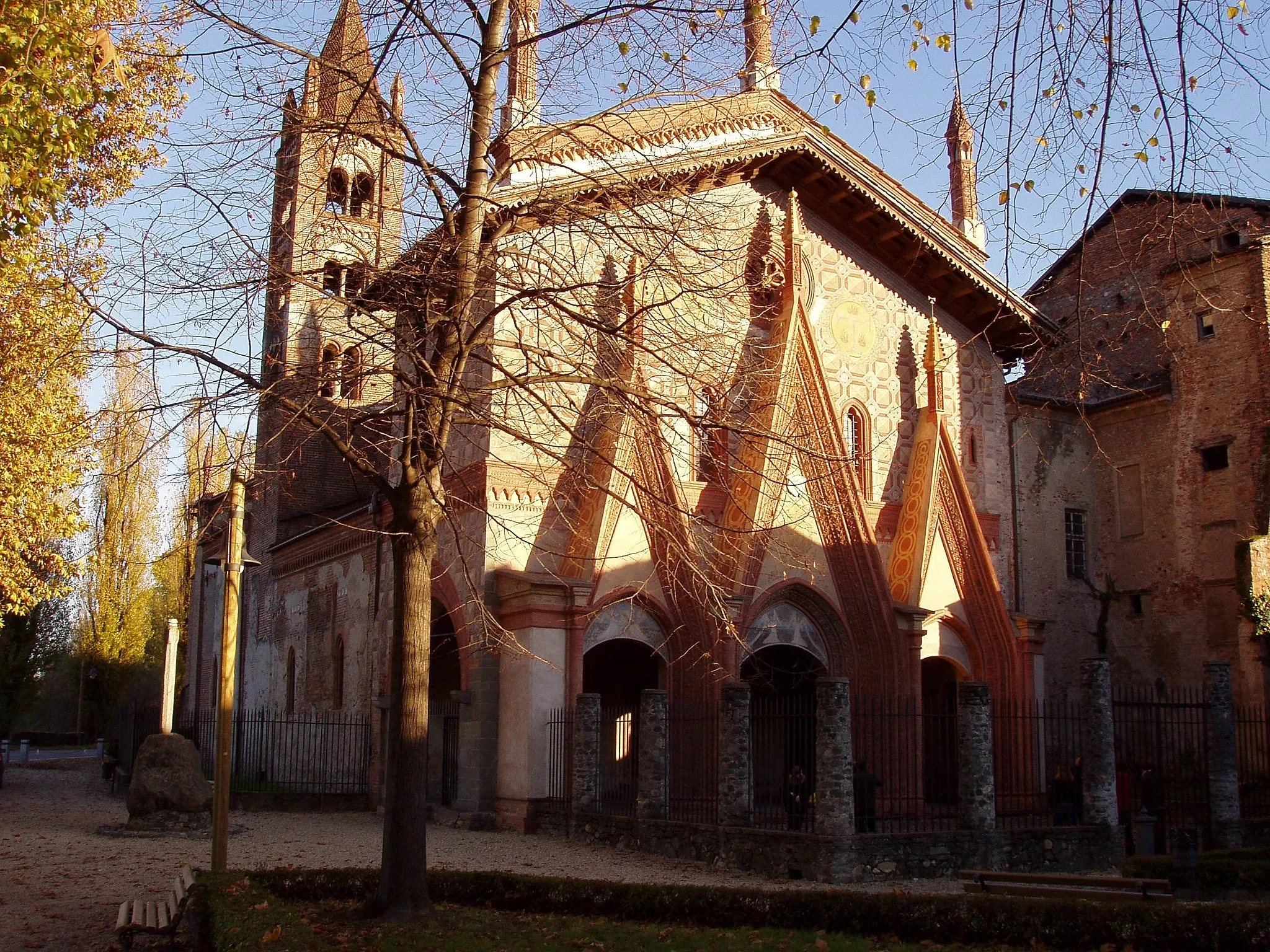 Photo showing: Facciata di Sant'Antonino di Ranverso (Torino)