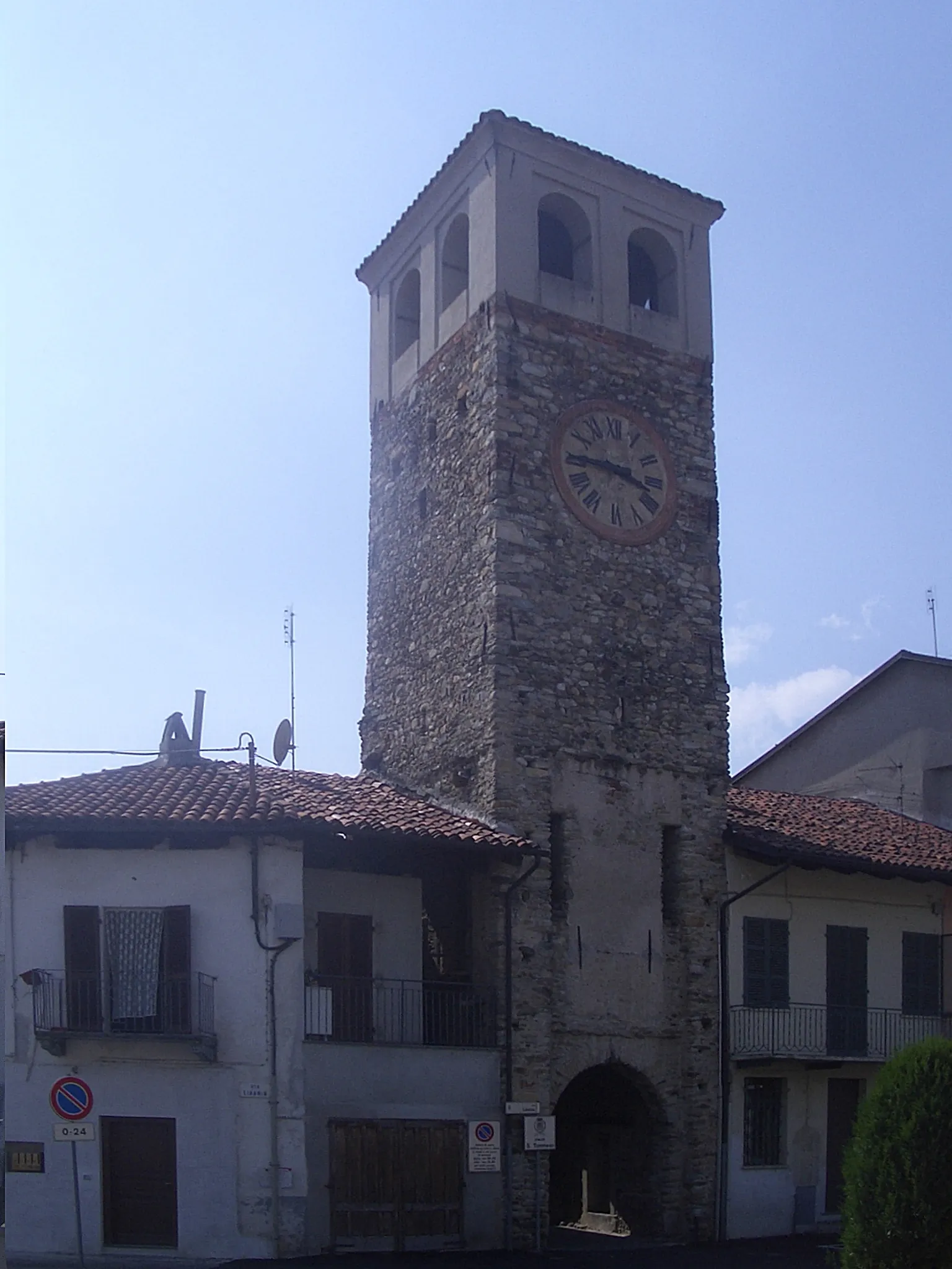 Photo showing: Busano (TO), the tower-door of the old "ricetto"