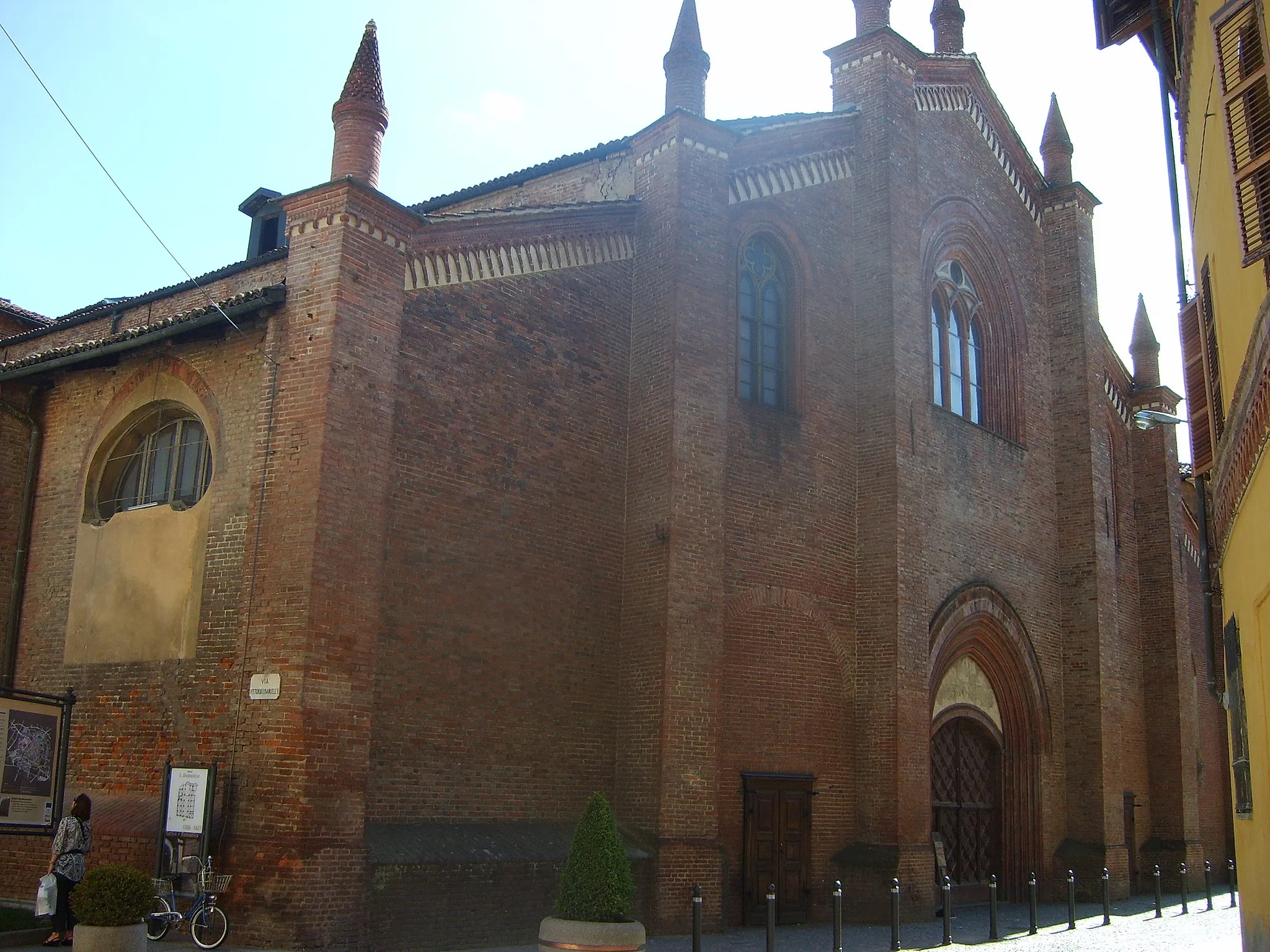 Photo showing: Facciata della chiesa di san Domenico a Chieri