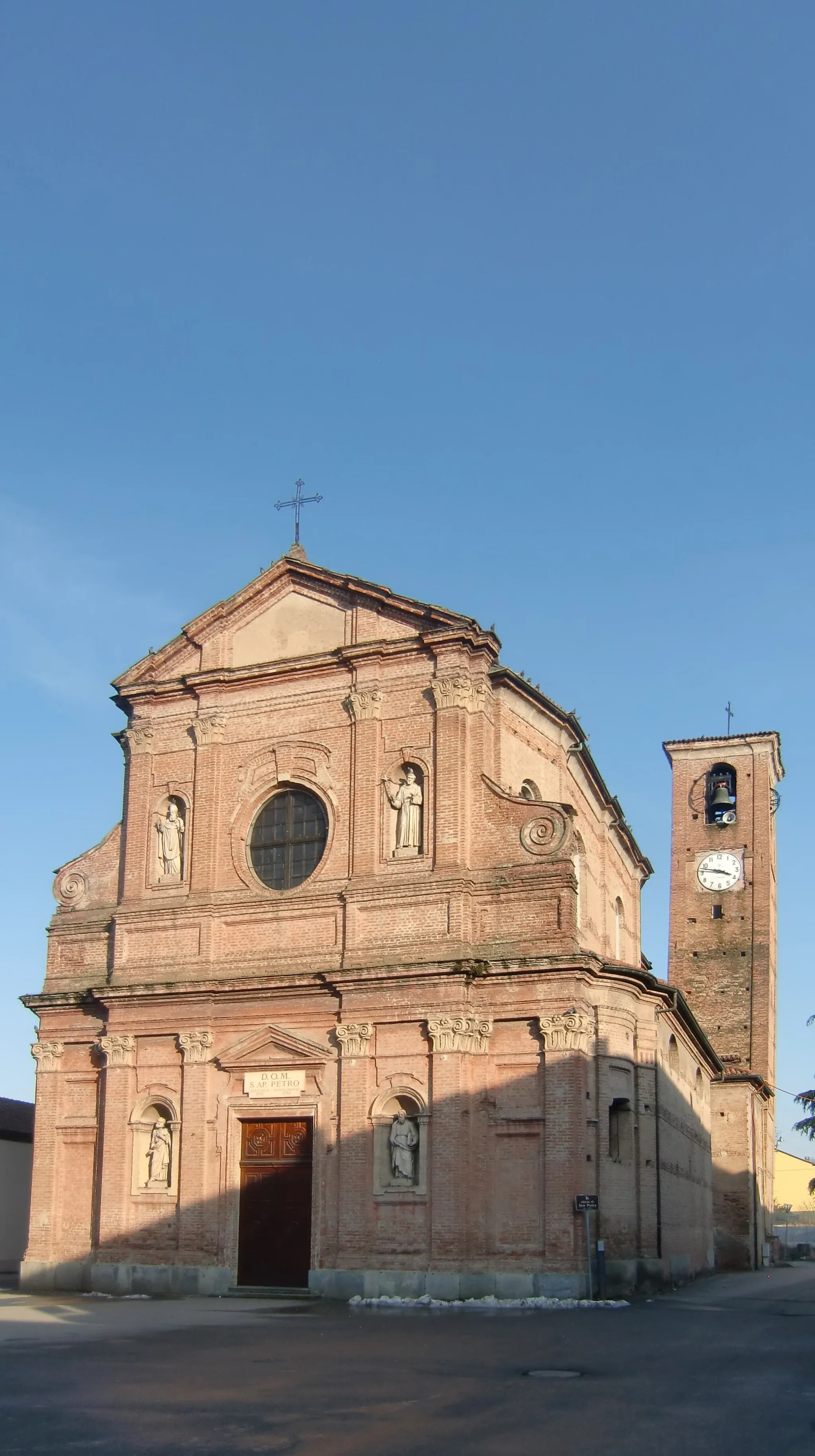 Photo showing: Brusasco (TO), Parish church dedicated to Saints Peter and Paul, XVIII century