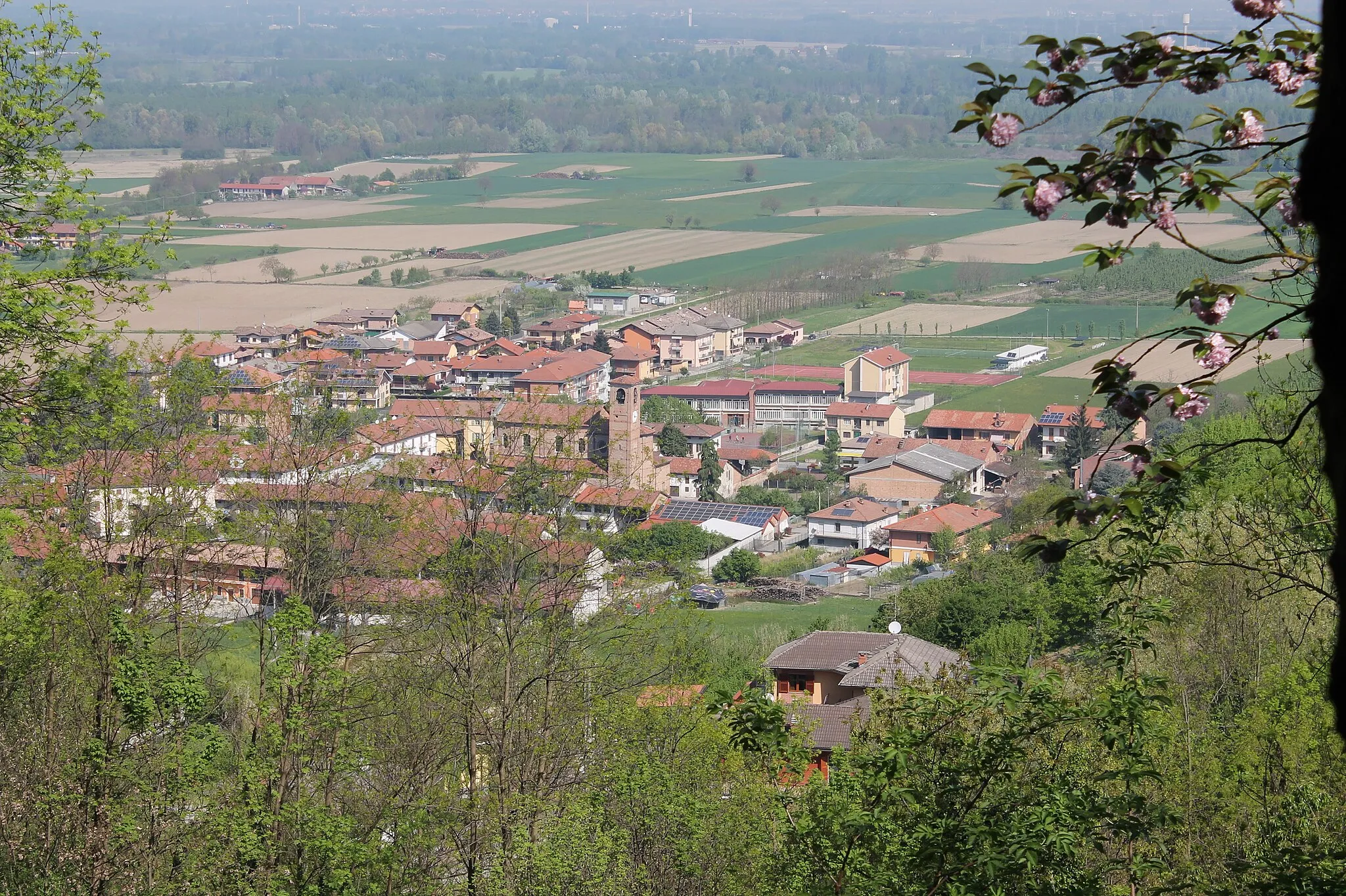 Photo showing: Il centro di Brusasco dal castello del Luogo.