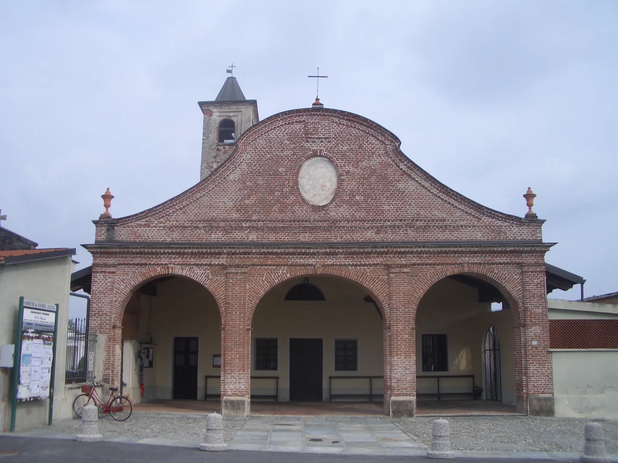 Photo showing: San Pietro Vecchio church , The church facade, Favria, Turin, Italy