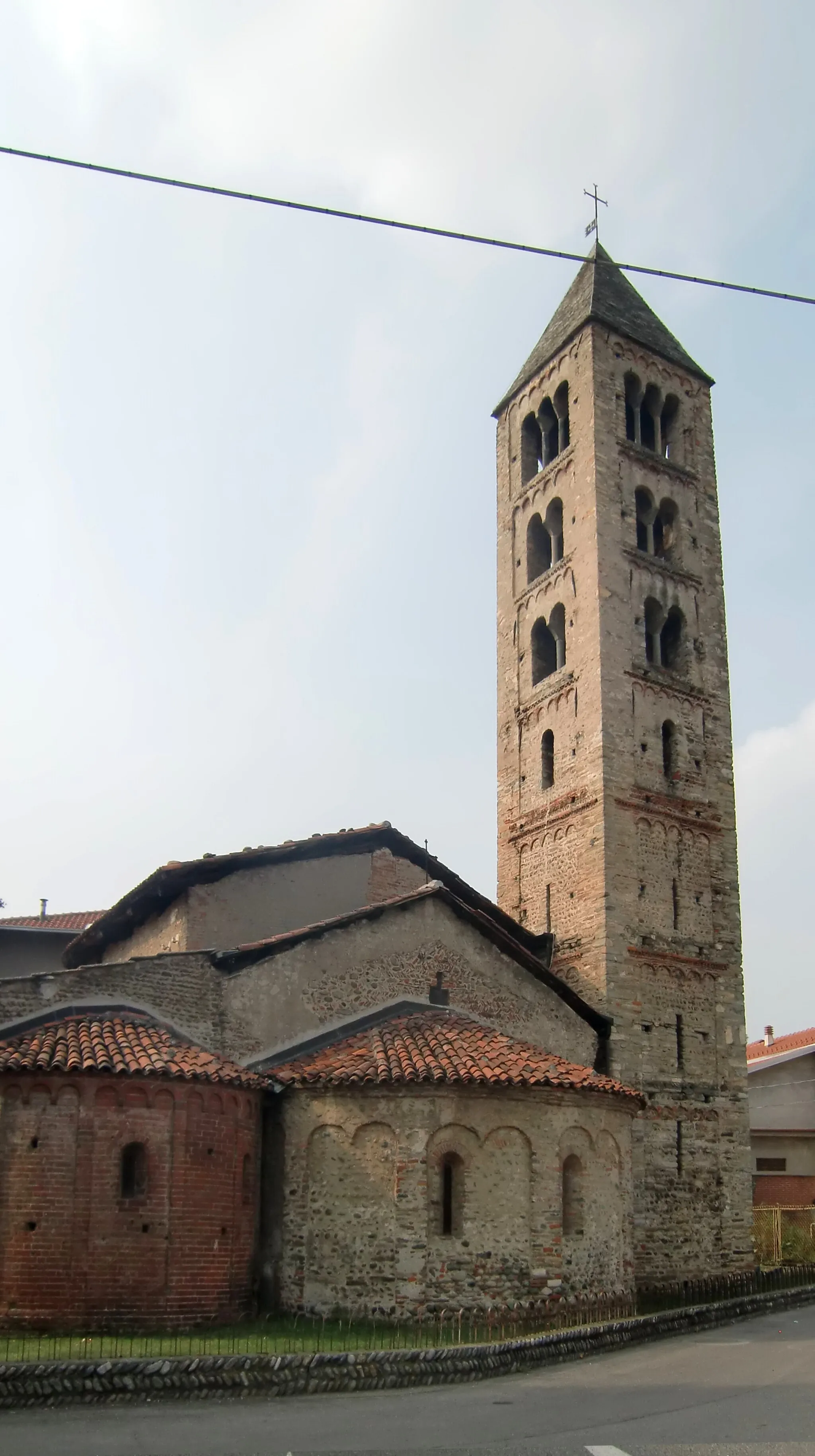 Photo showing: Romanesque church of San Martno di Liramo, Cirié (Torino), Italy