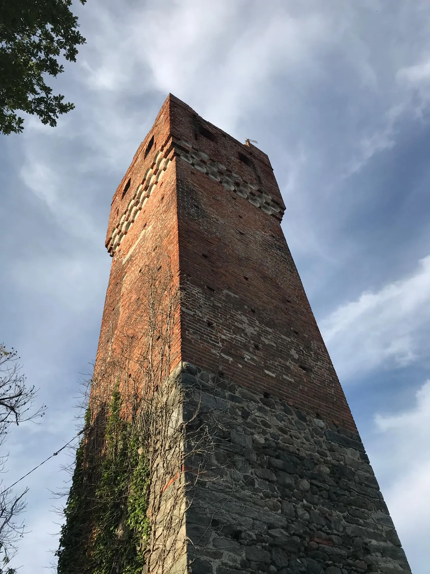 Photo showing: ancient tower in Candia Canavese
