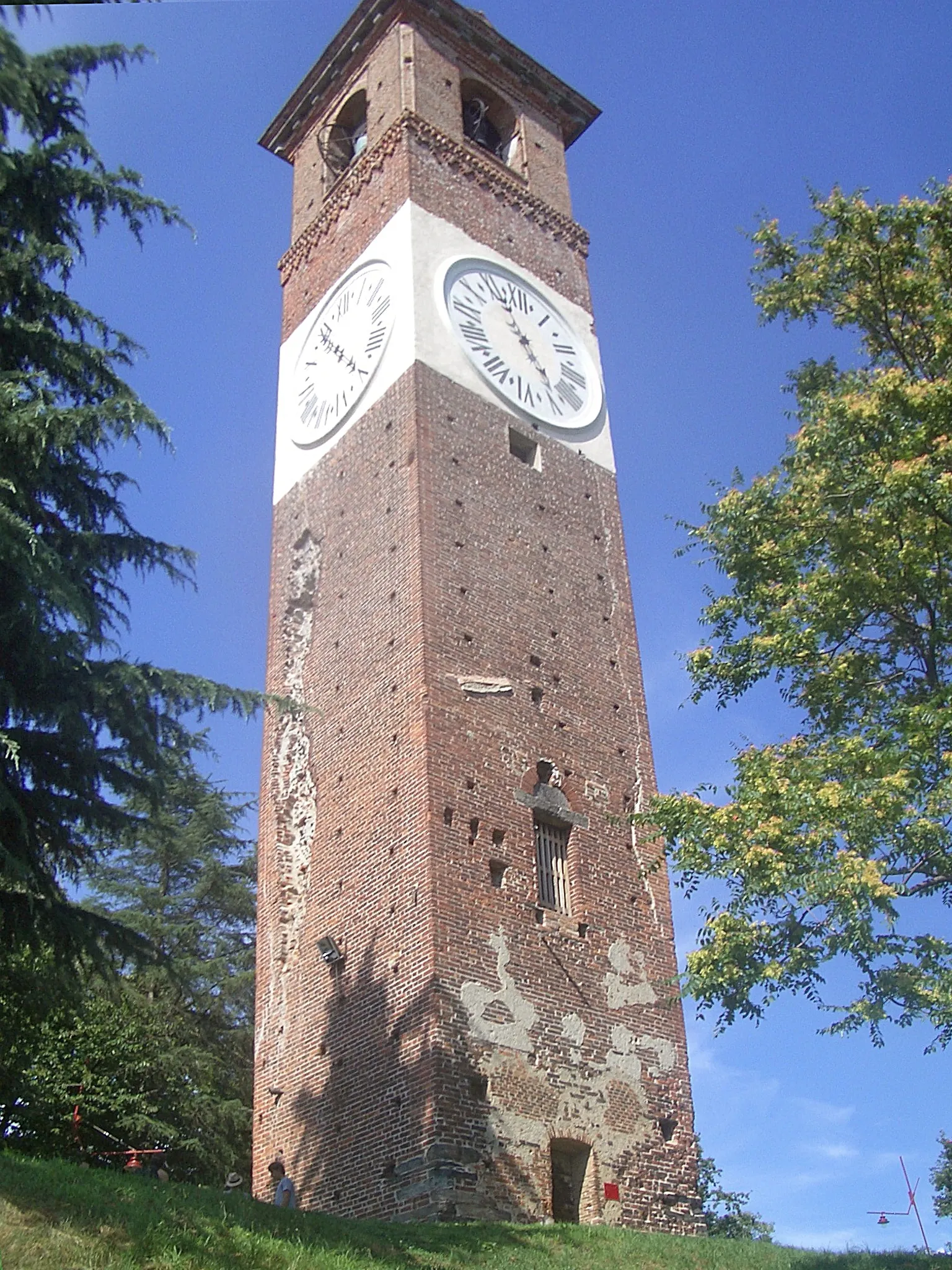 Photo showing: Romano Canavese, Torre Comunale (XIV century)