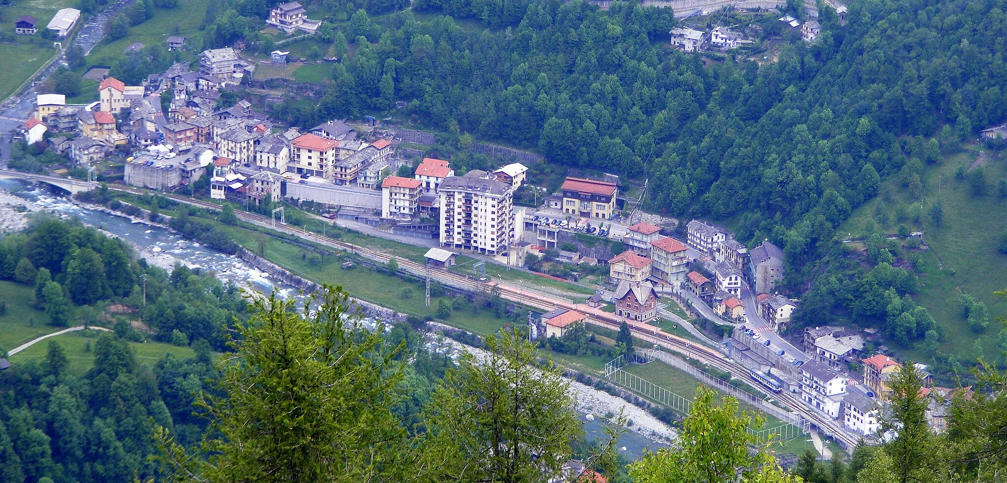 Photo showing: Pessinetto (TO, Italy): panorama from Monte Crestà; il the foreground Stura di Lanzo creek