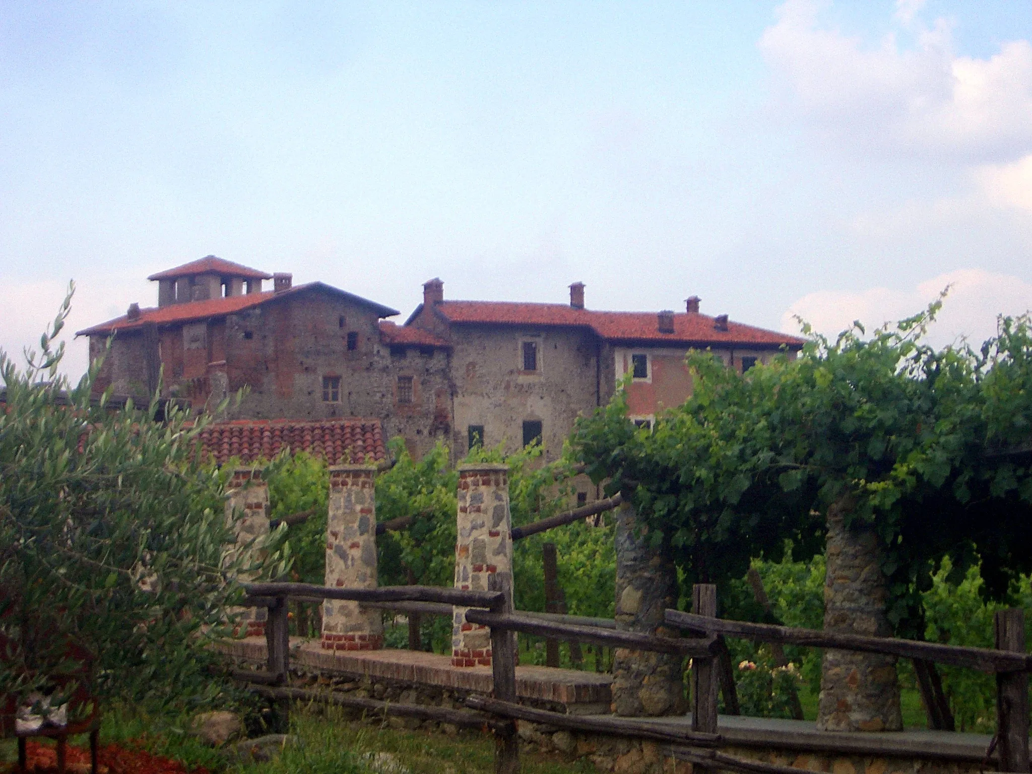 Photo showing: Loranzè, Castello Rosso (the Red Castle)