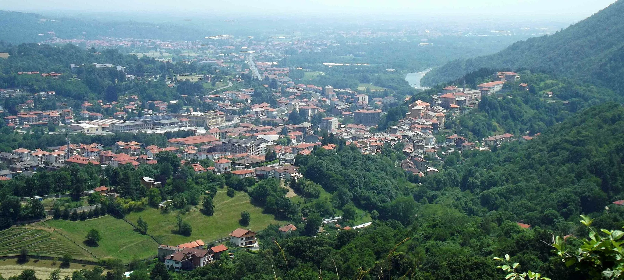 Photo showing: Lanzo Torinese (TO, Italy): panorama from the road leading to the Santuario di Sant'Ignazio