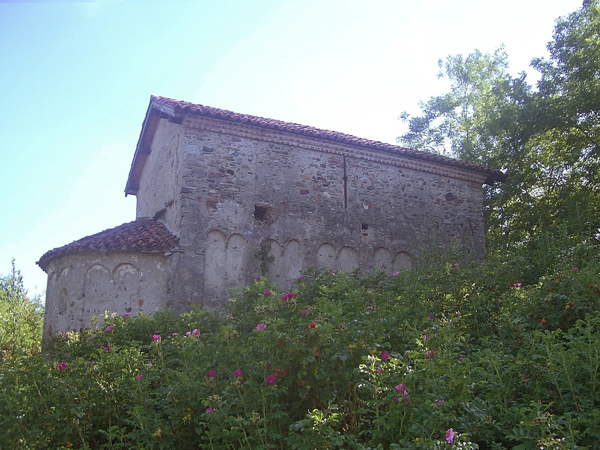 Photo showing: Scarmagno church, in Romanesque architecture style built at the end of the 10th century.
Dedidated to St. Eusebio.