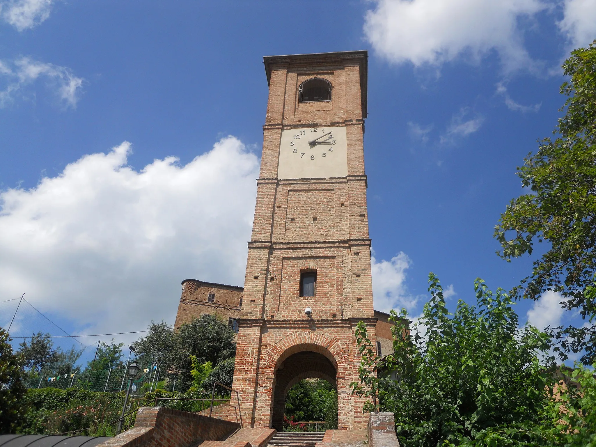 Photo showing: Veduta della torre, simbolo di Pavarolo