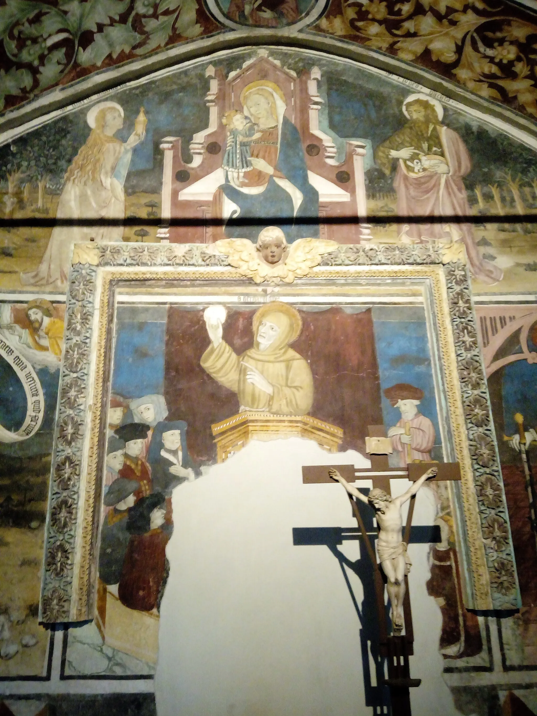 Photo showing: Affreschi sulla parete terminale della Cappella di San Bernardino, nel cimitero di Lusernetta