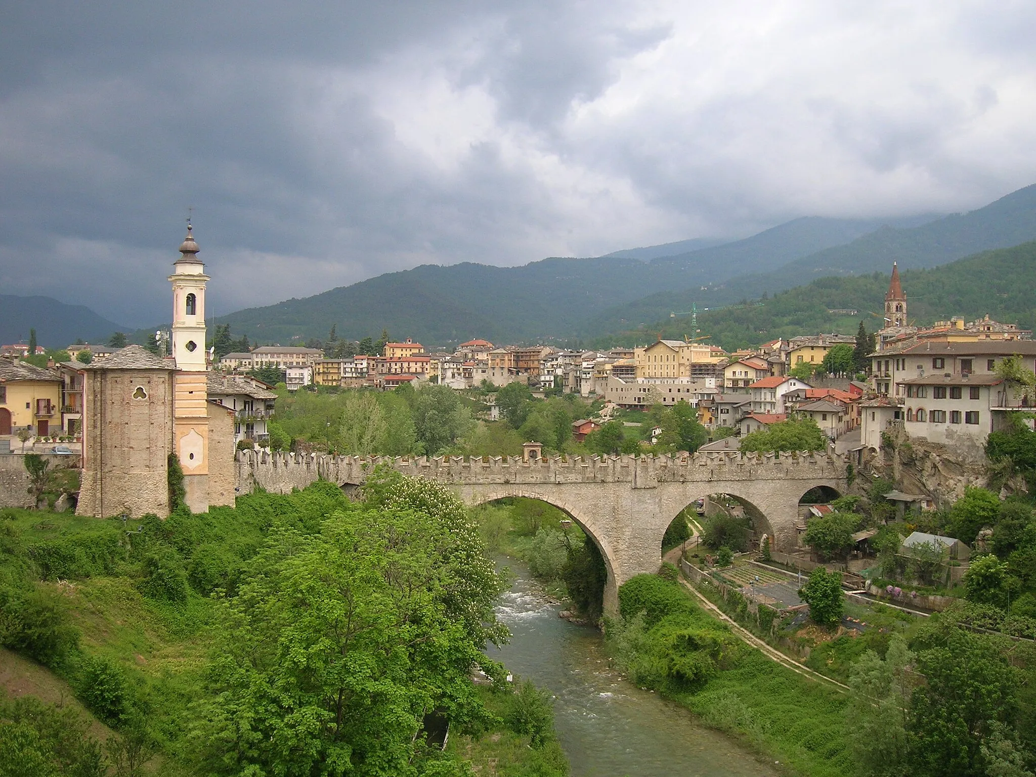 Photo showing: Dronero (ponte del Diavolo sul fiume Maira), Cuneo, Piemonte, Italy